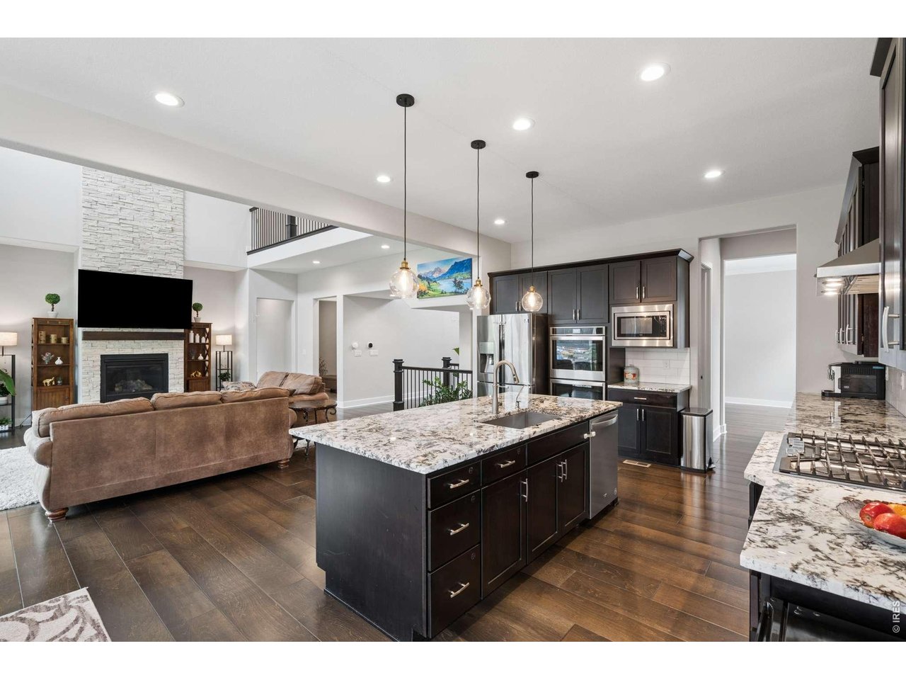1413 Lyons Ln