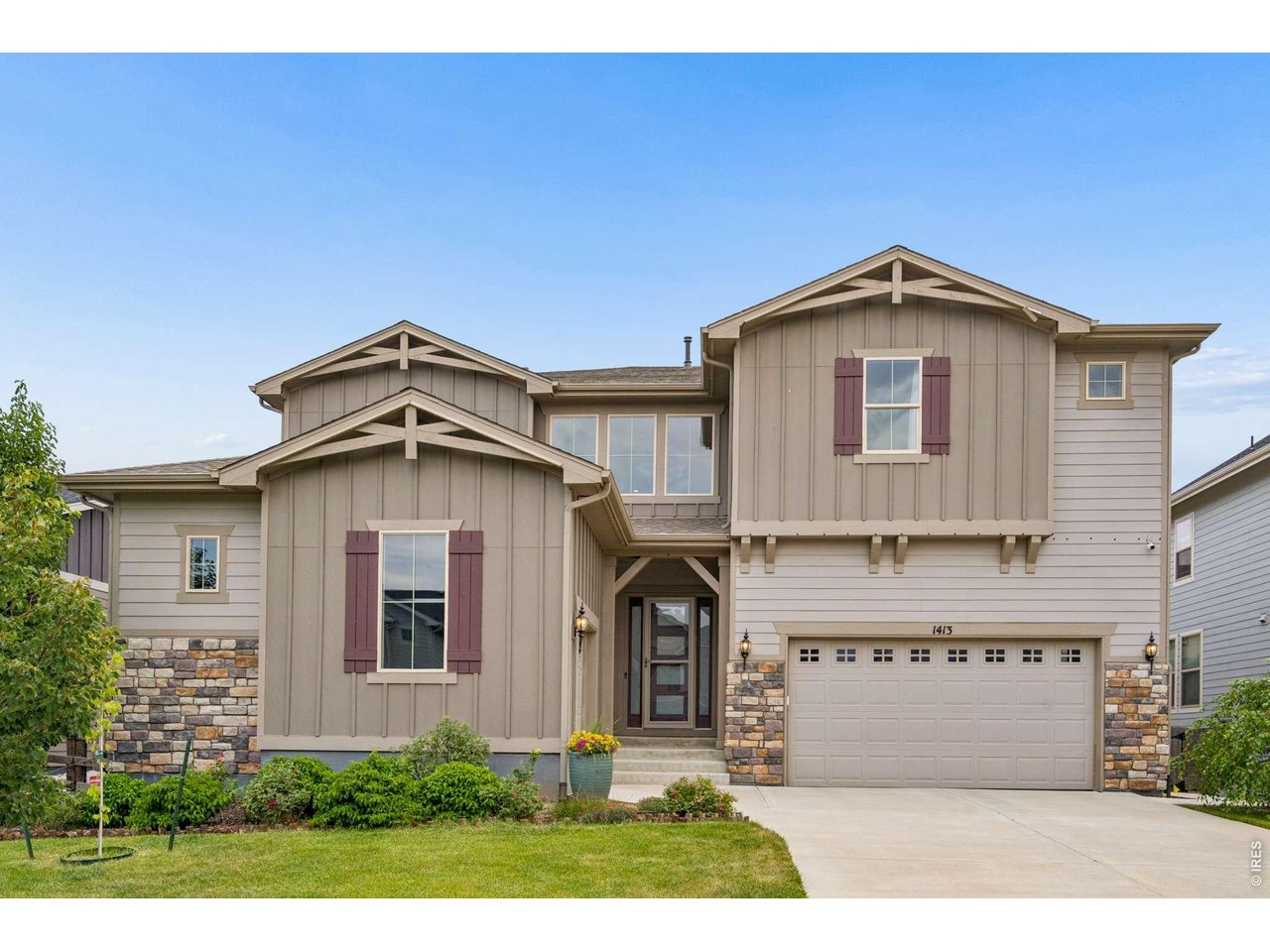 1413 Lyons Ln