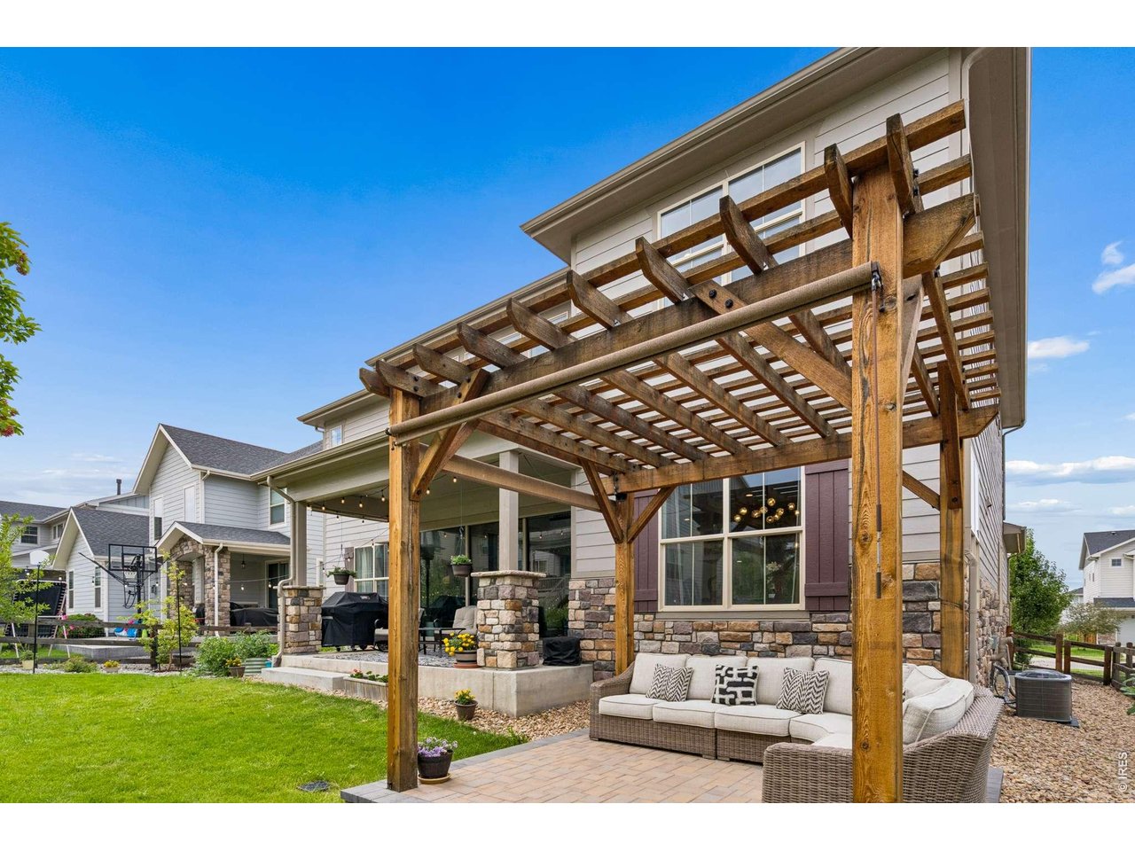 1413 Lyons Ln