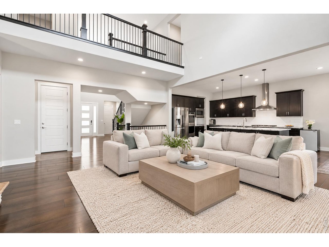 1413 Lyons Ln