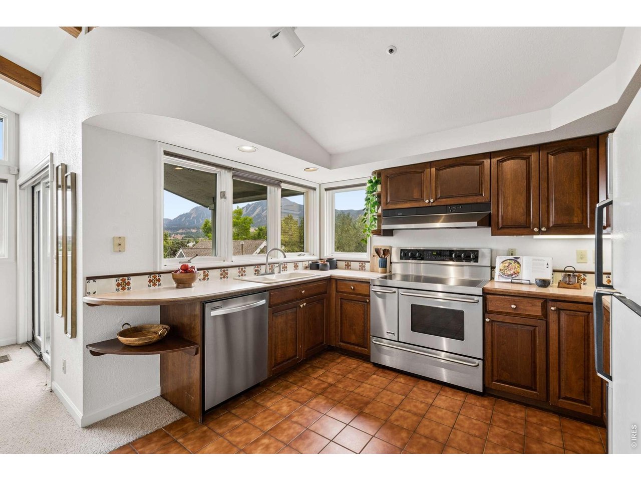 2140 Mesa Dr
