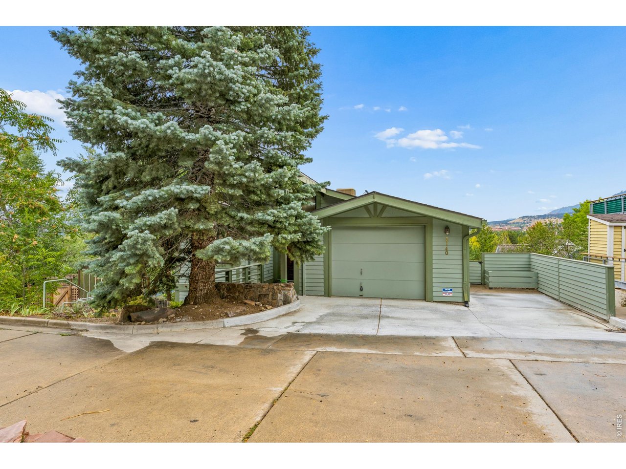 2140 Mesa Dr