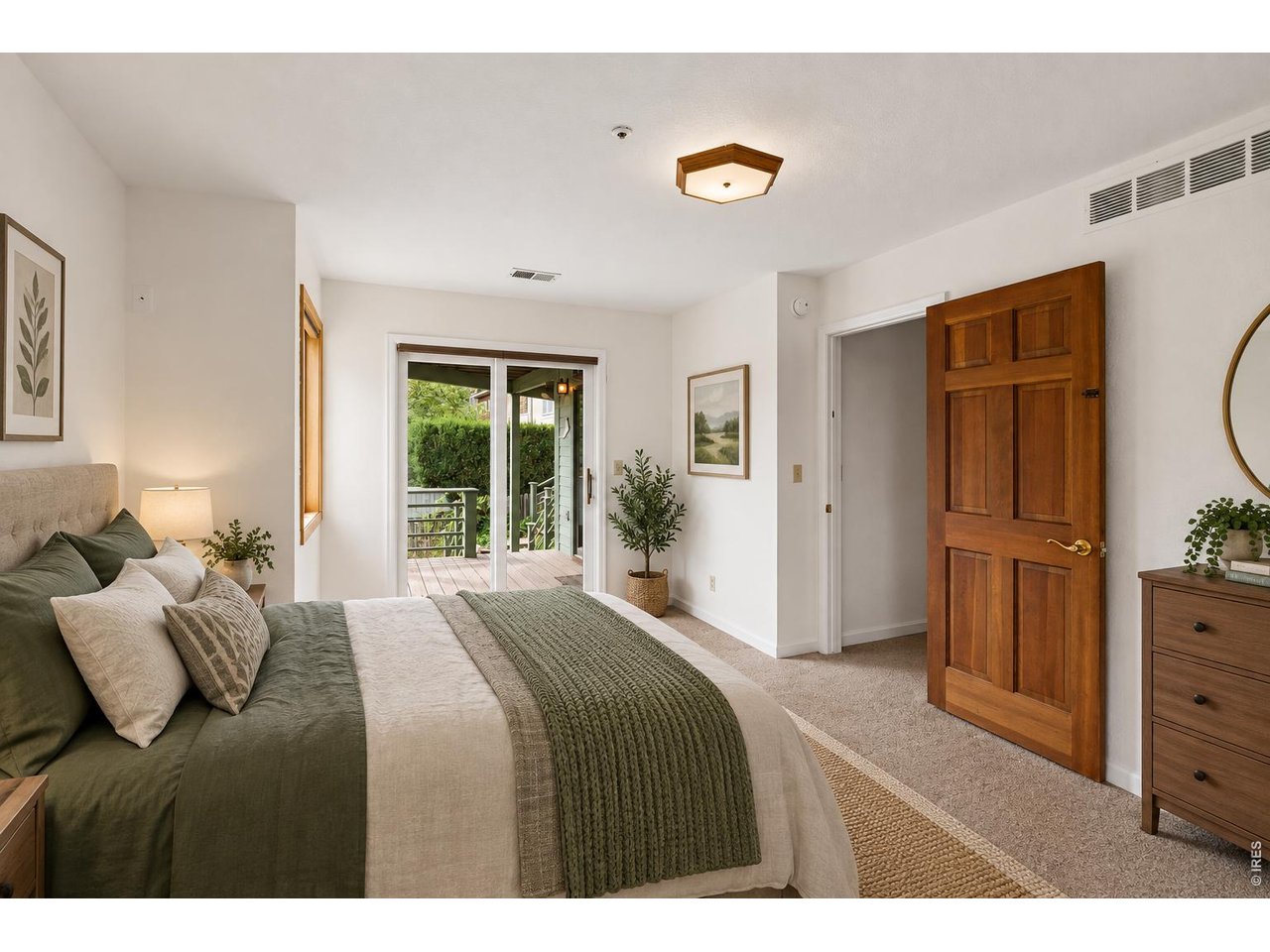 2140 Mesa Dr