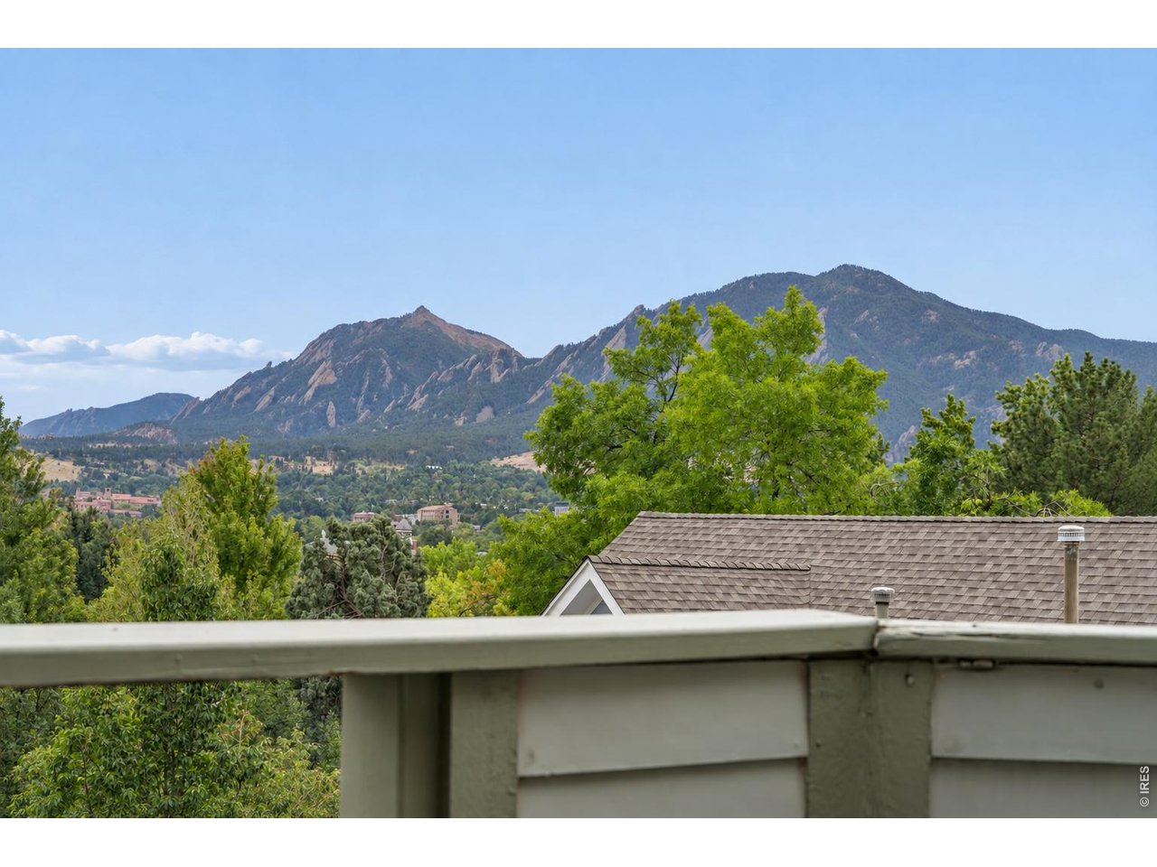 2140 Mesa Dr