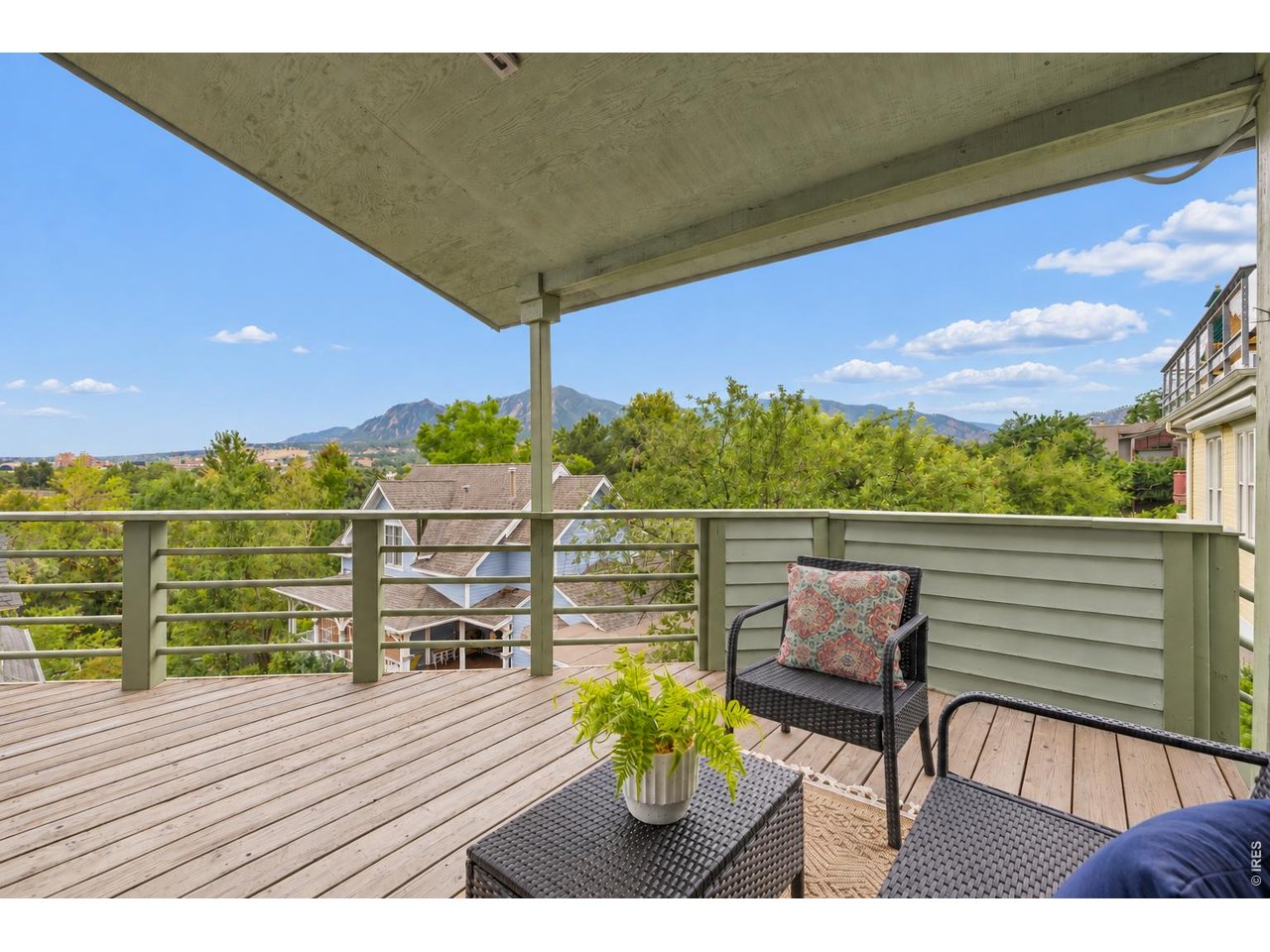 2140 Mesa Dr