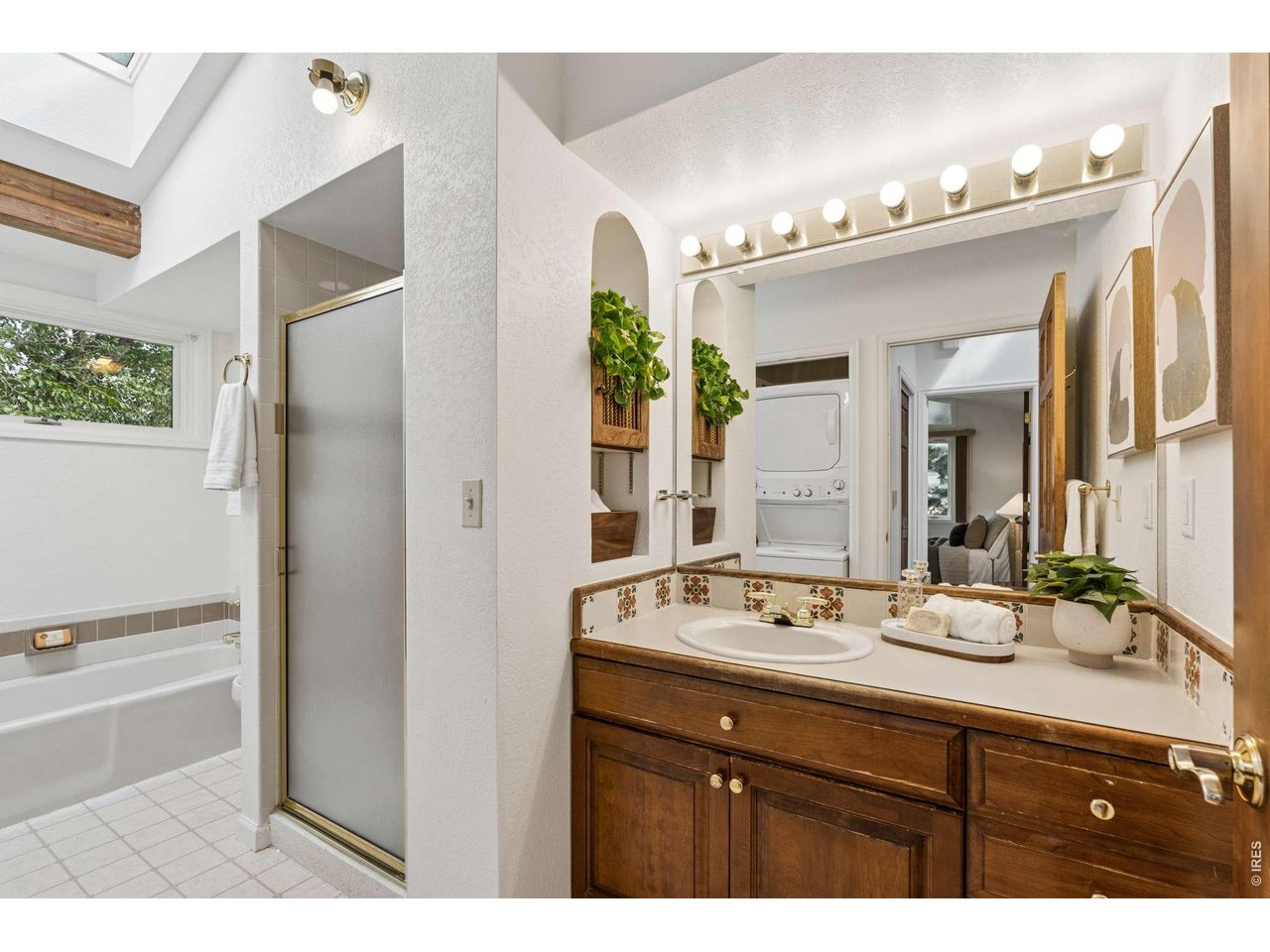 2140 Mesa Dr