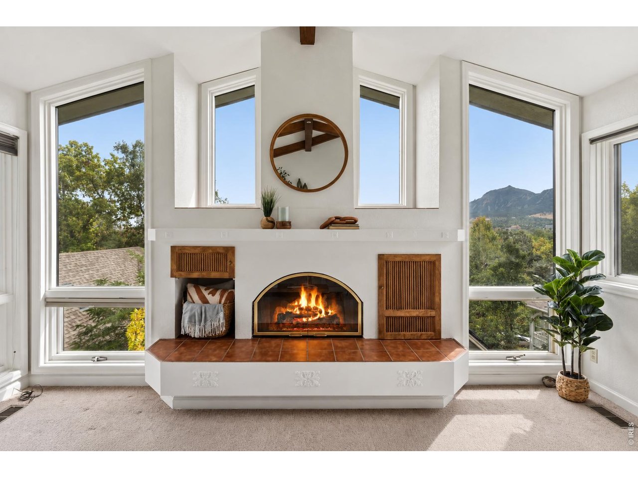 2140 Mesa Dr