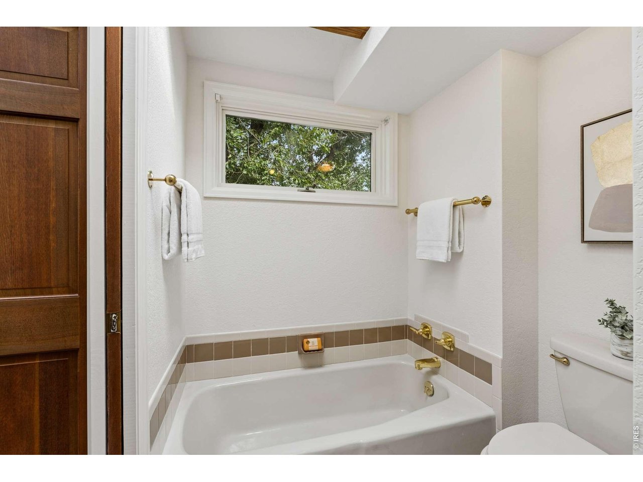 2140 Mesa Dr