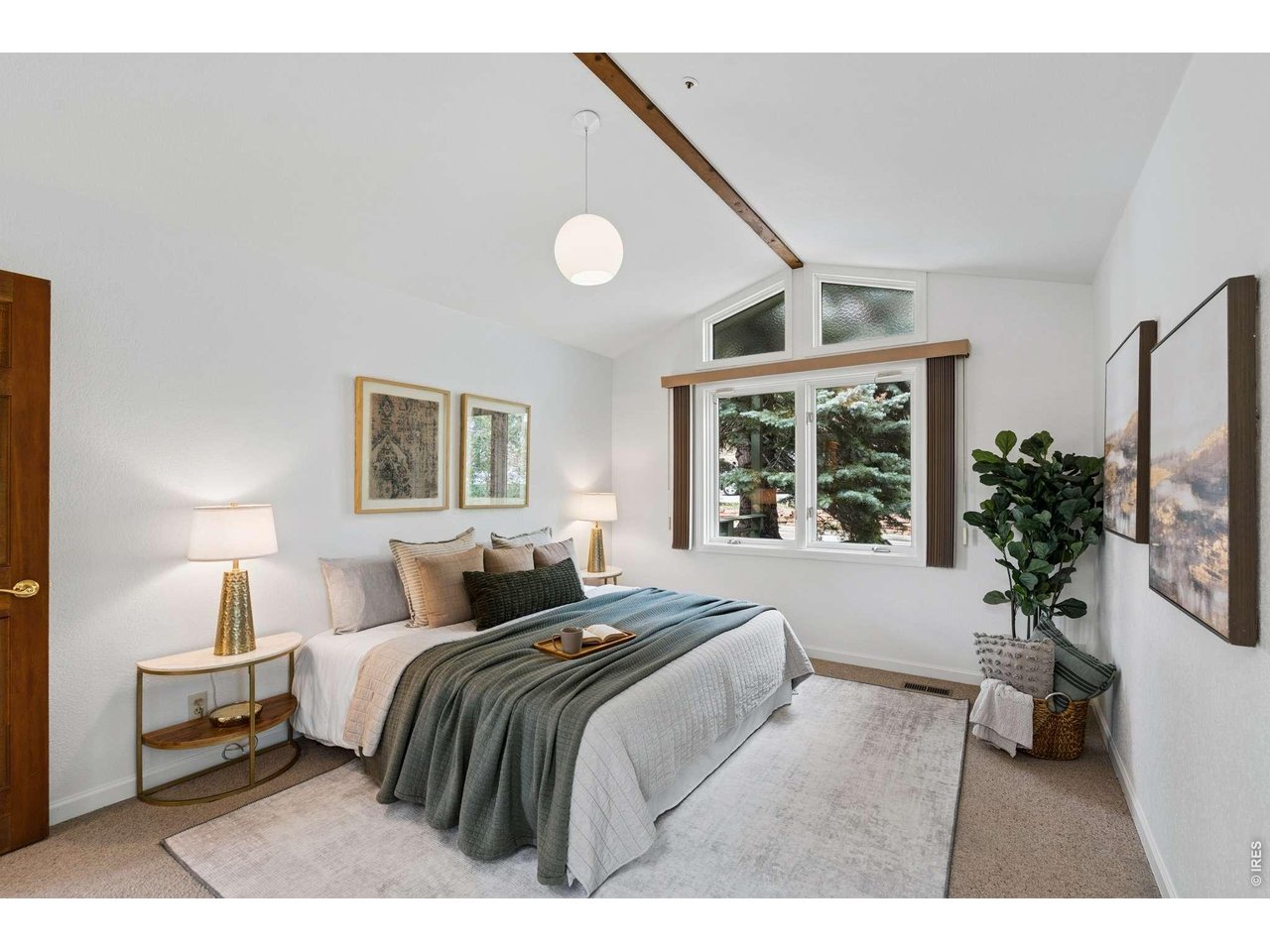 2140 Mesa Dr