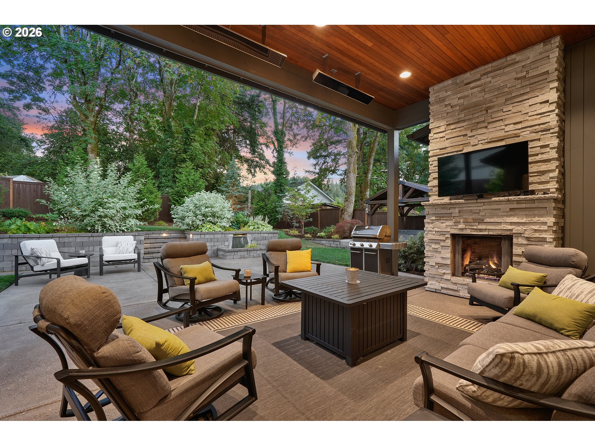 1620 FERNWOOD DR