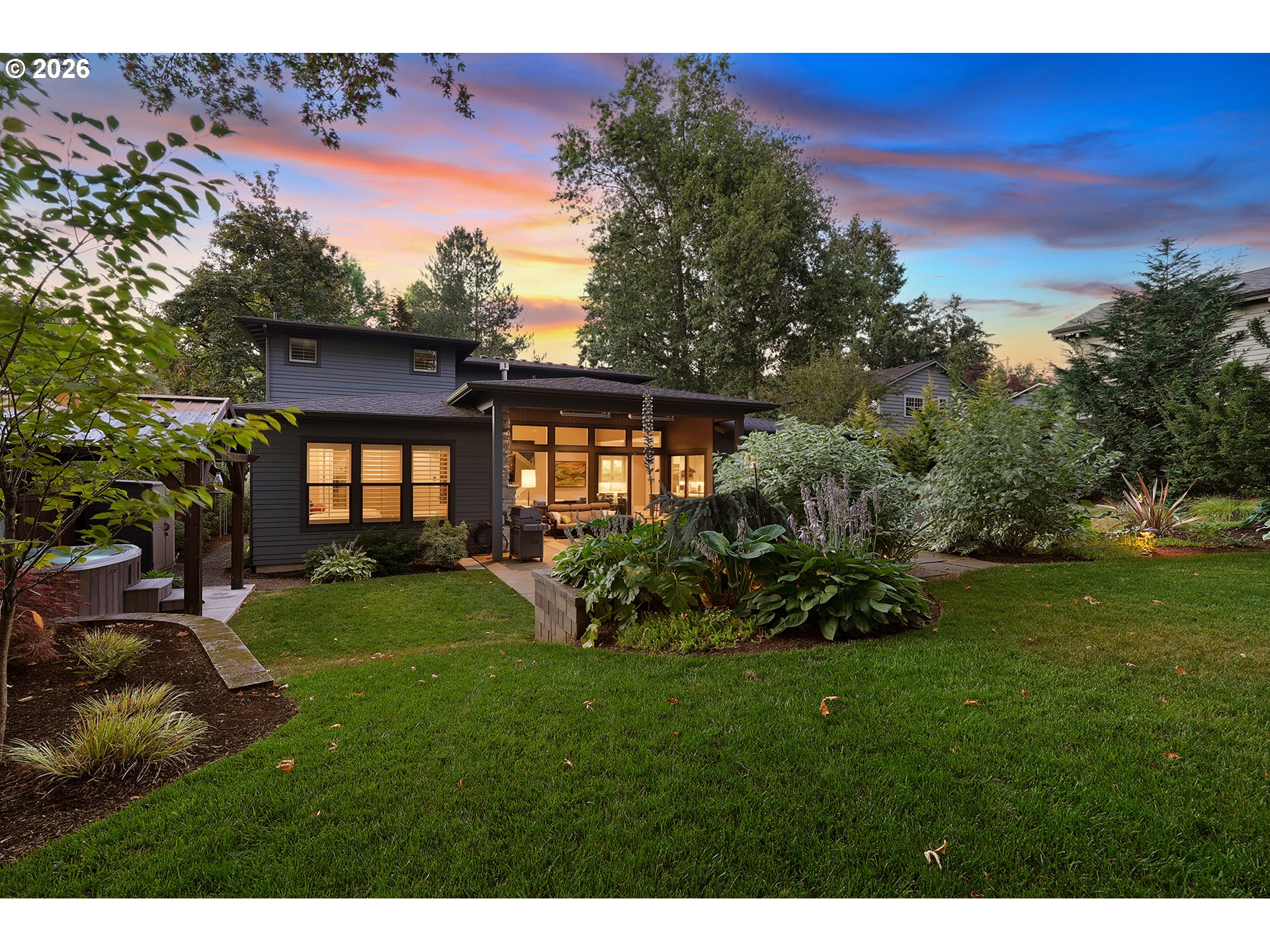 1620 FERNWOOD DR