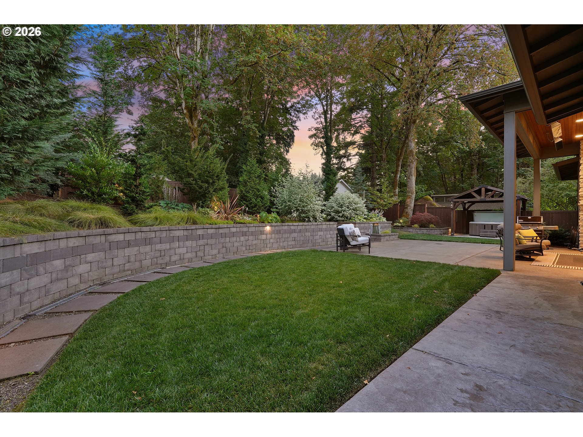 1620 FERNWOOD DR