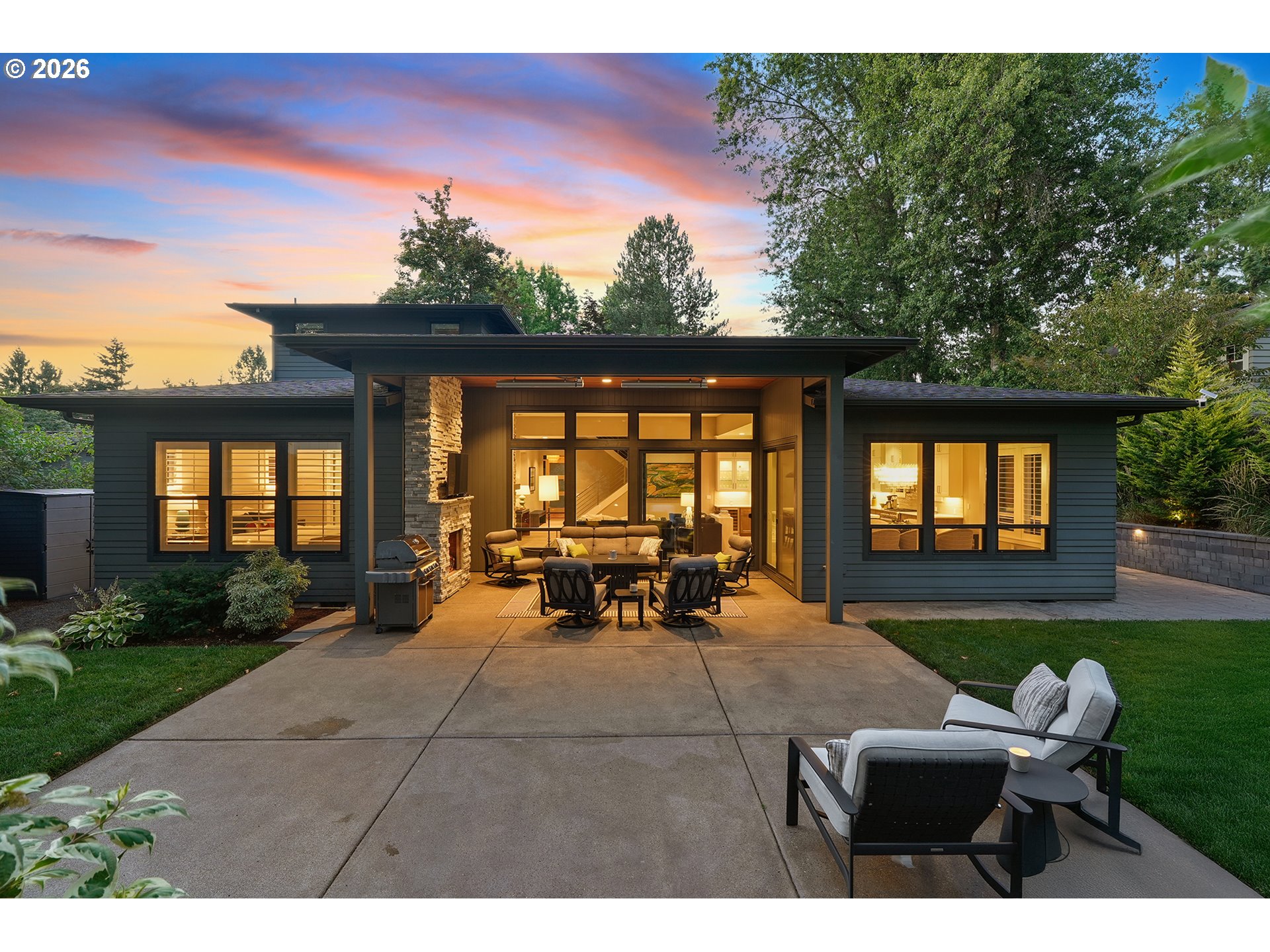1620 FERNWOOD DR