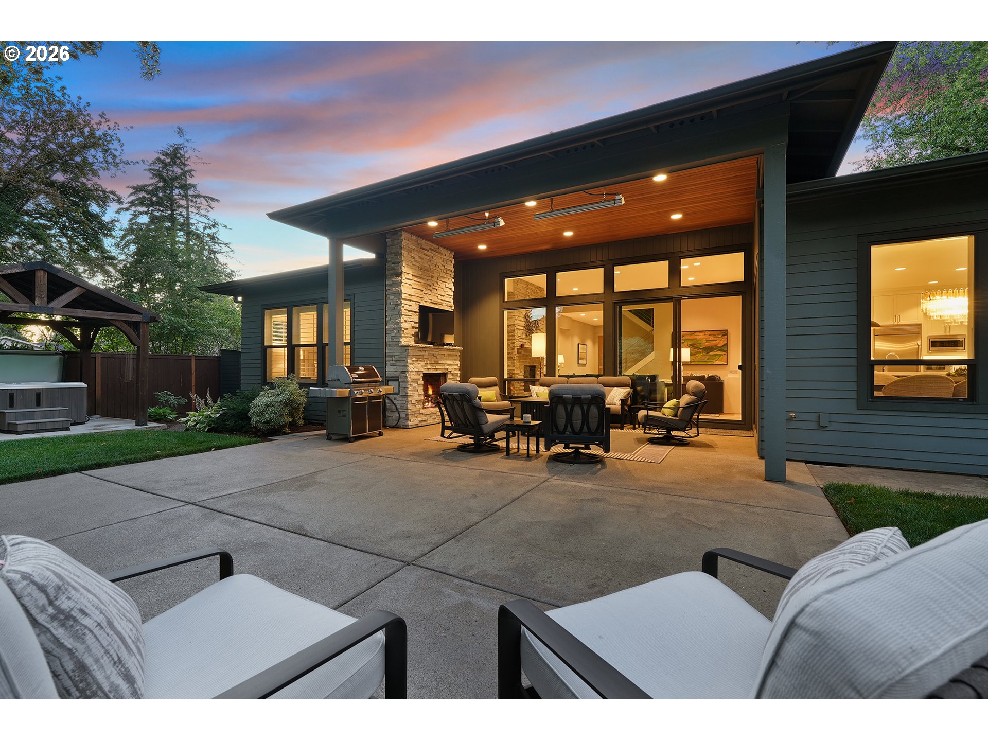 1620 FERNWOOD DR
