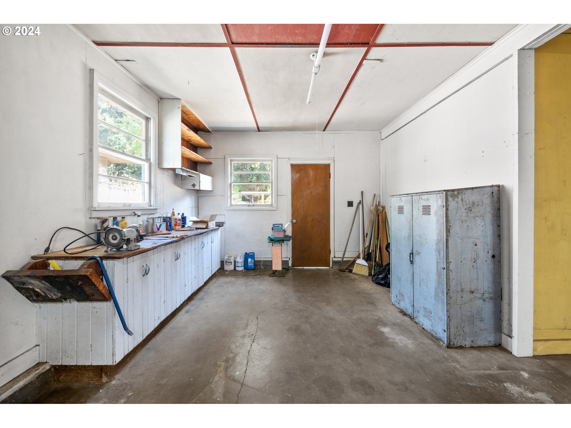 9938 SE HOLLYWOOD AVE