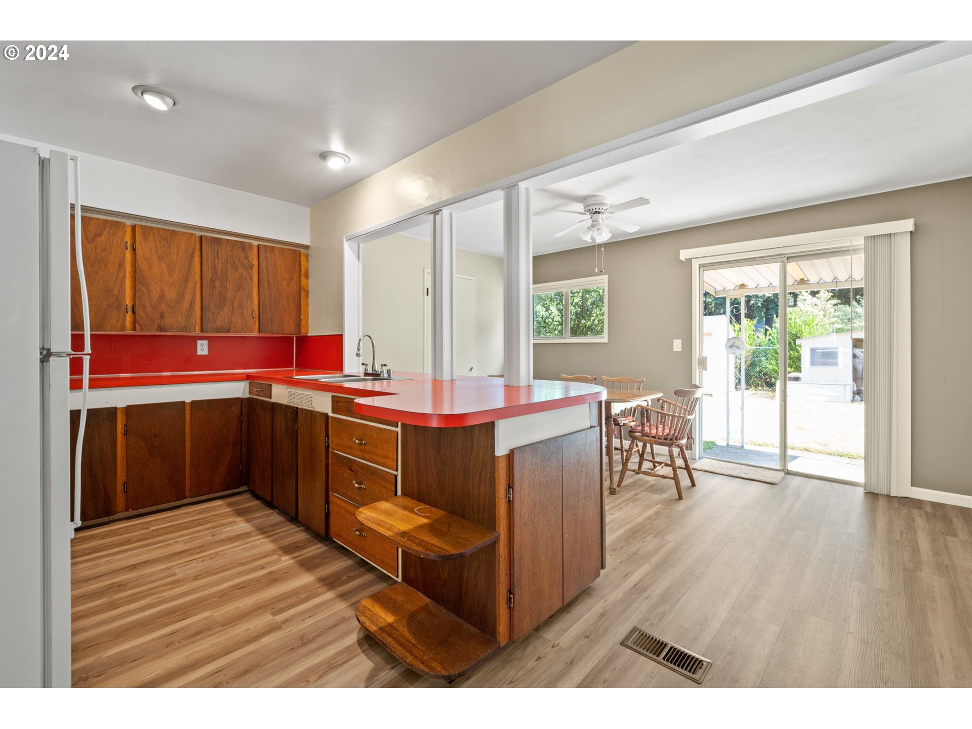 9938 SE HOLLYWOOD AVE