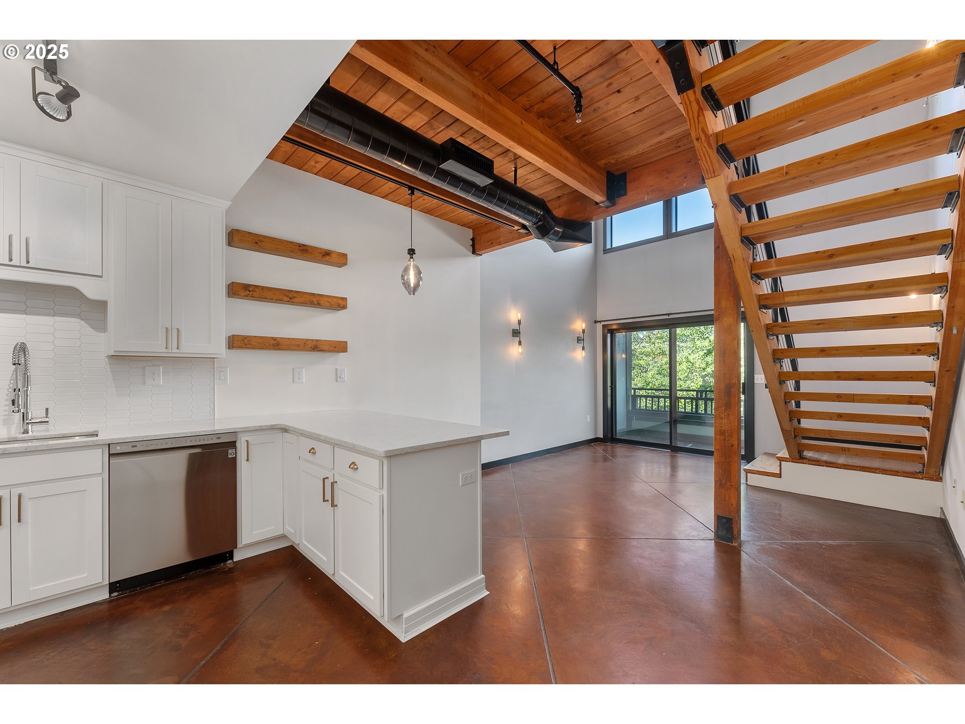 1371 NE ORENCO STATION PKWY 8