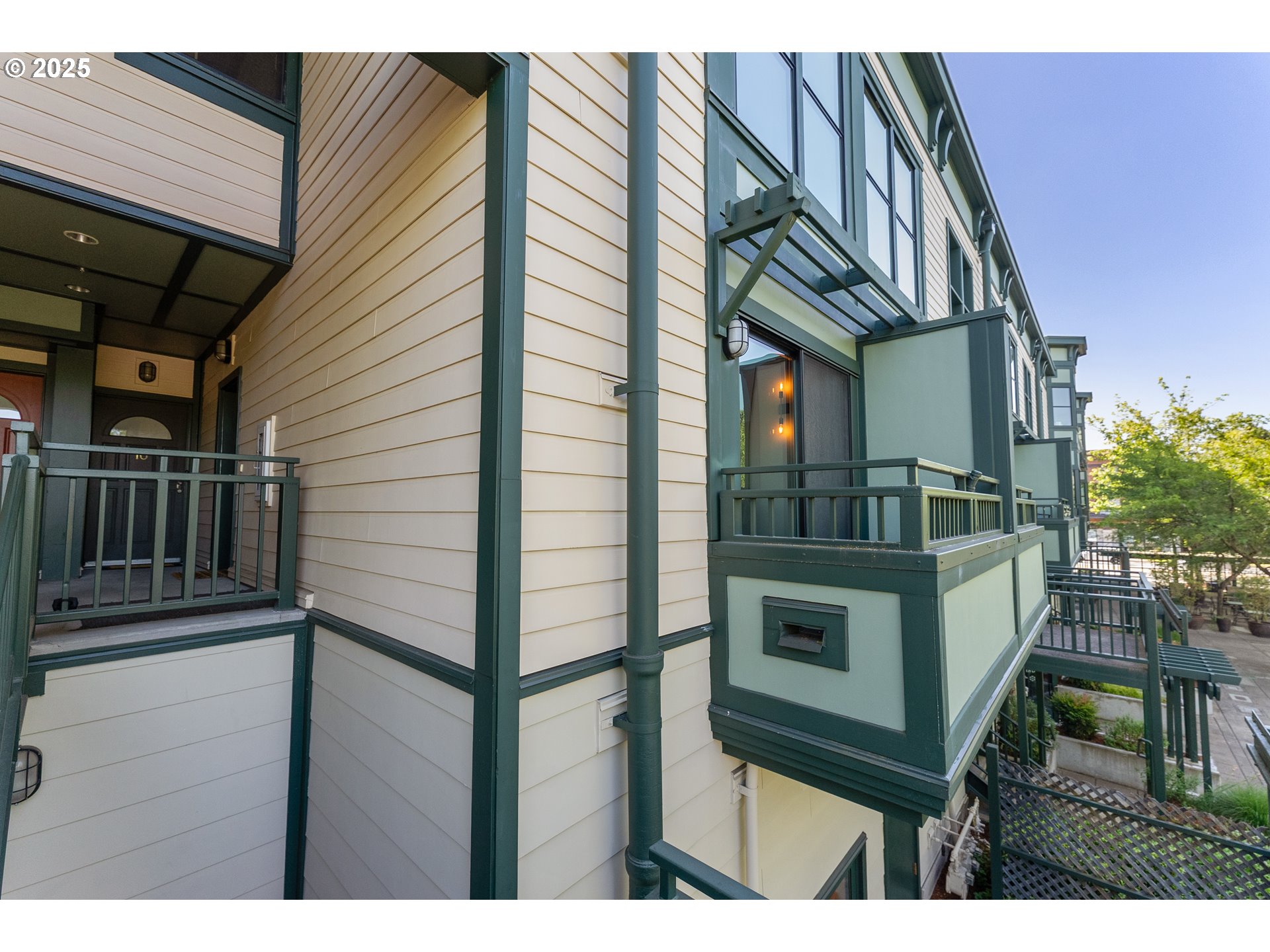 1371 NE ORENCO STATION PKWY 8