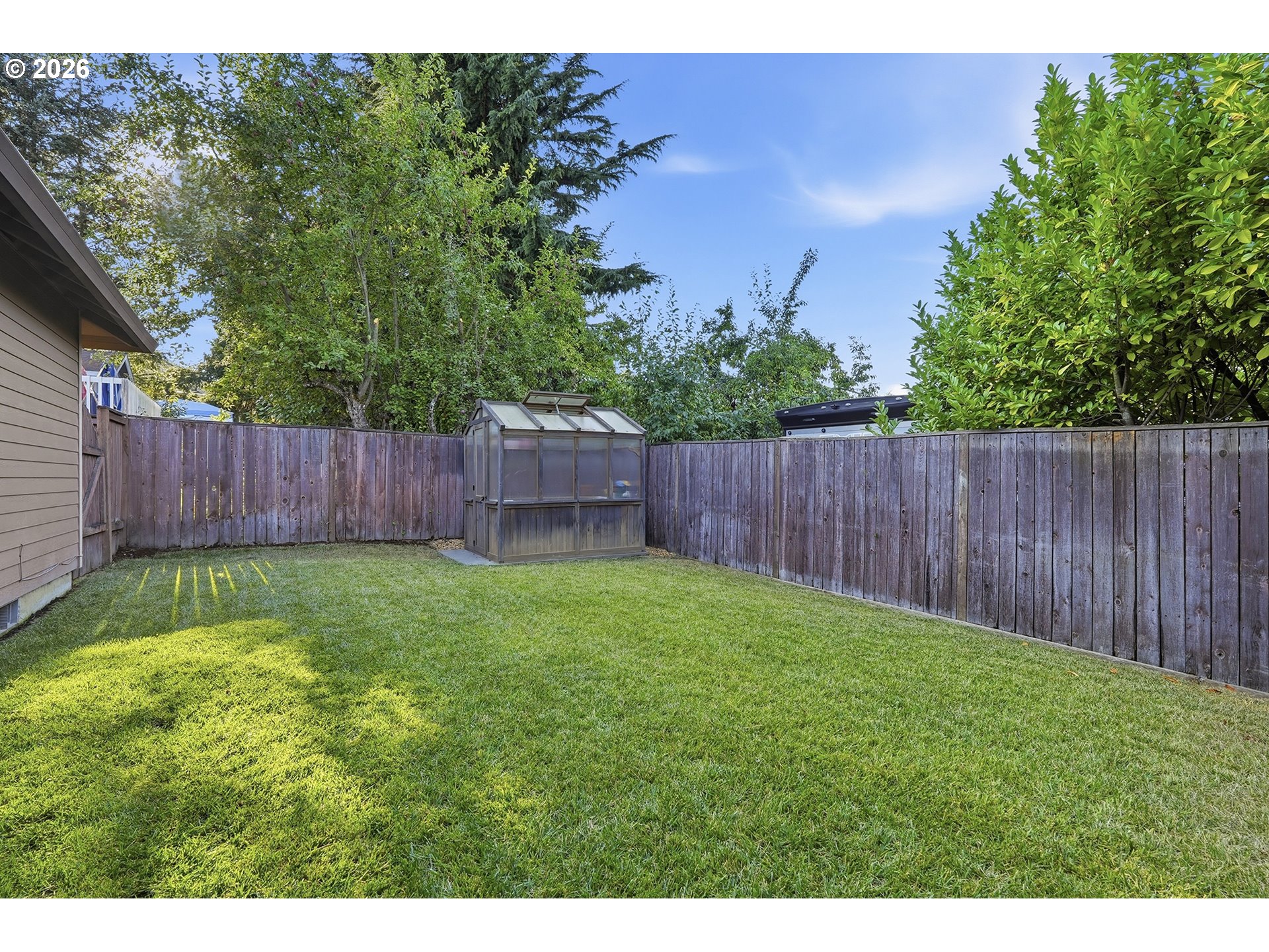 1433 BEGONIA AVE