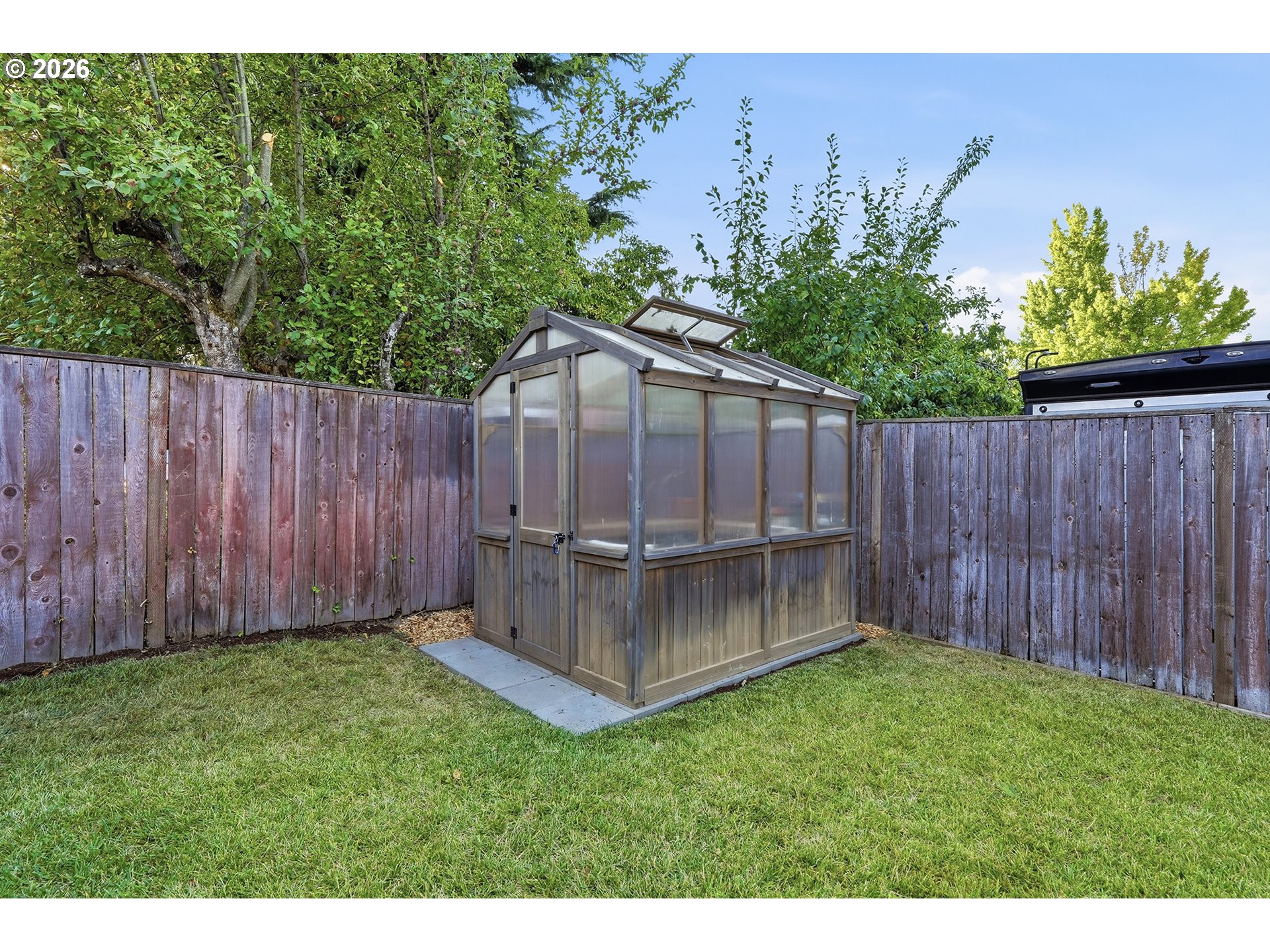1433 BEGONIA AVE