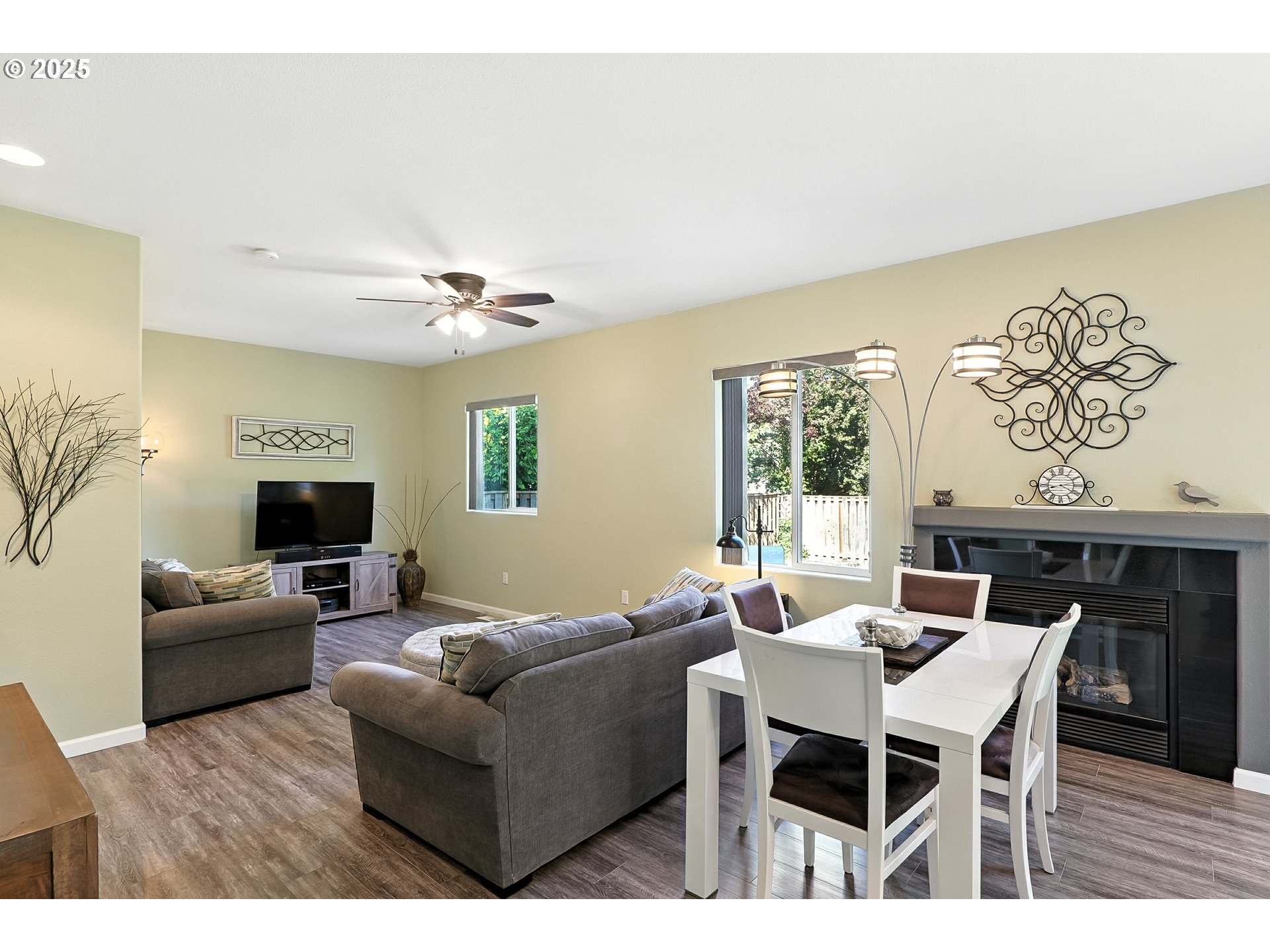 23662 SW PINEHURST DR