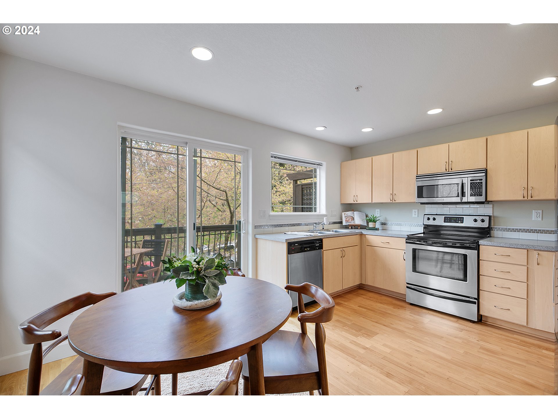 6748 N PITTSBURG AVE