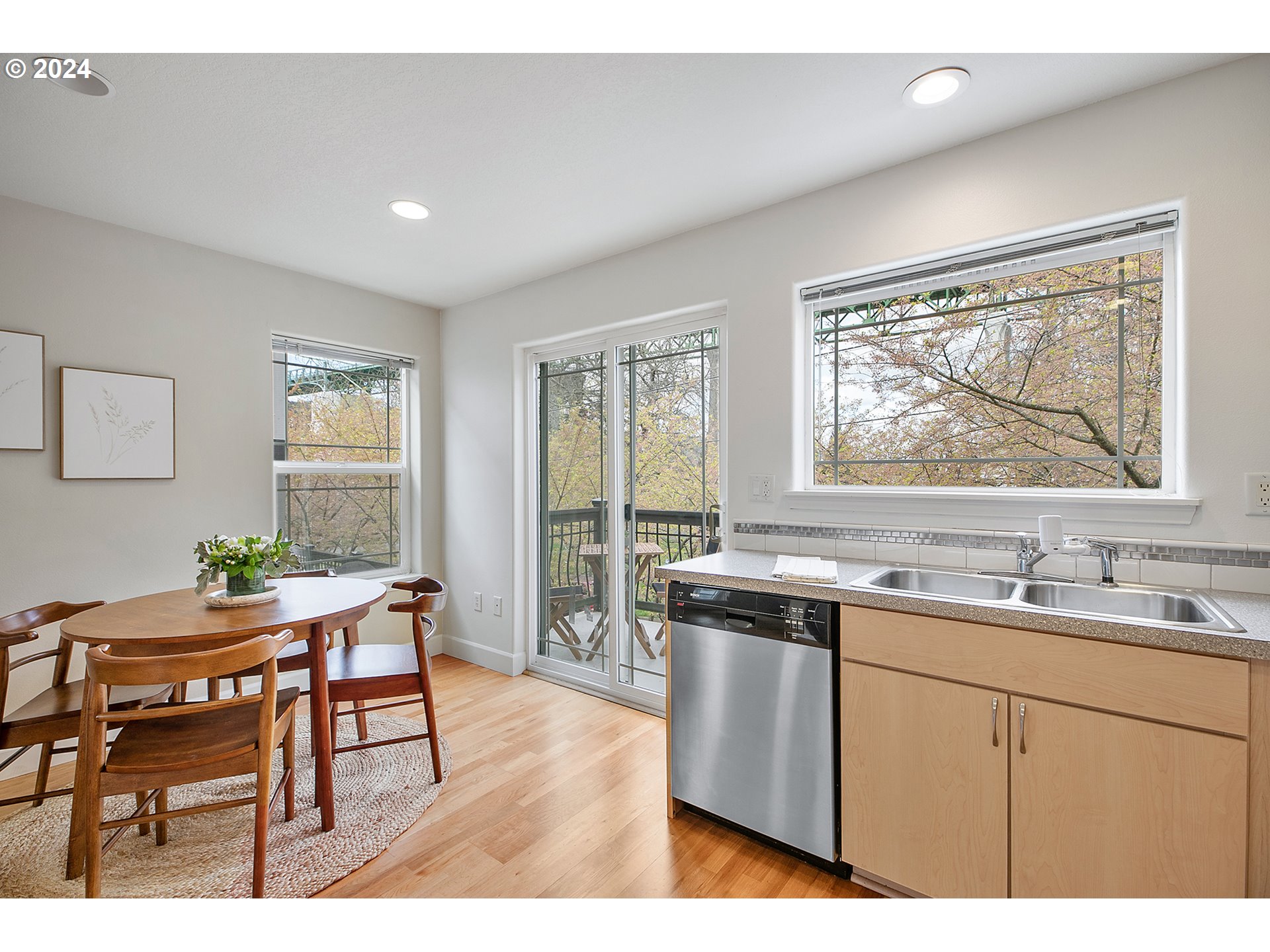 6748 N PITTSBURG AVE