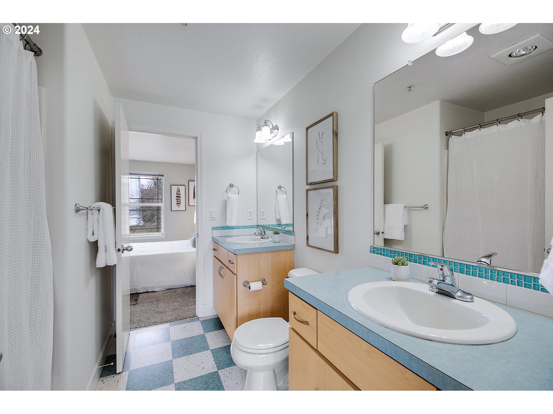 6748 N PITTSBURG AVE