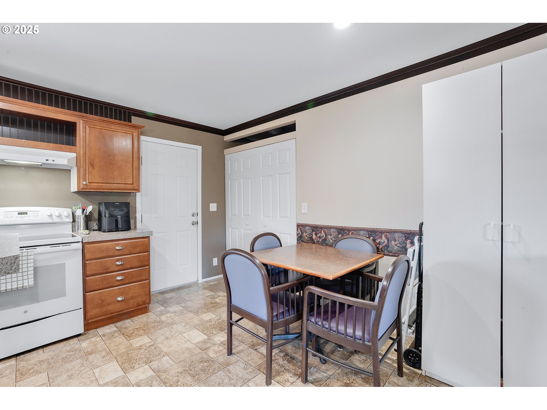 830 N MAIN ST 1, Mt. Angel Unit: 1