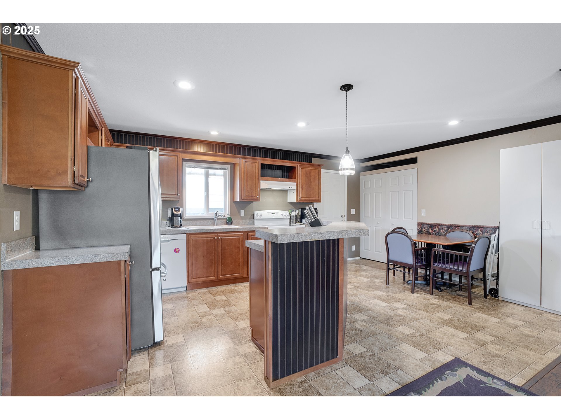 830 N MAIN ST 1, Mt. Angel Unit: 1