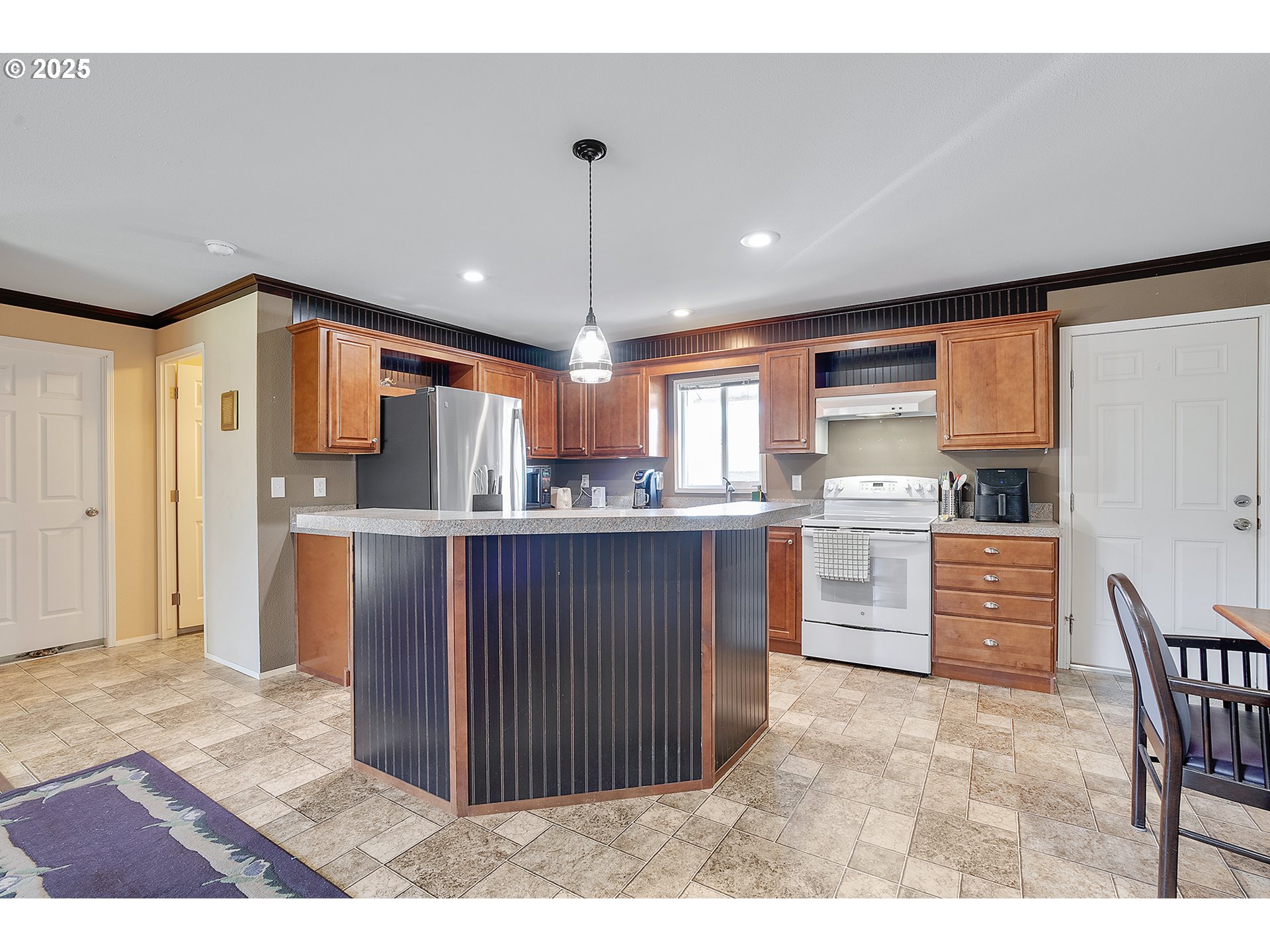 830 N MAIN ST 1, Mt. Angel Unit: 1