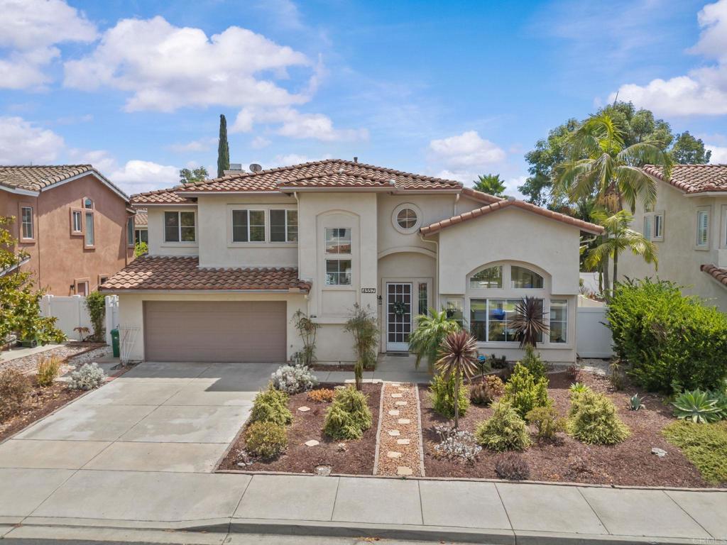 4557 Avenida Privado