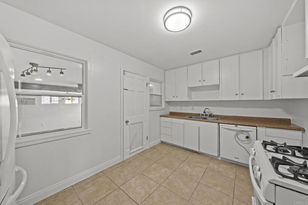 1992 Ensenada Street