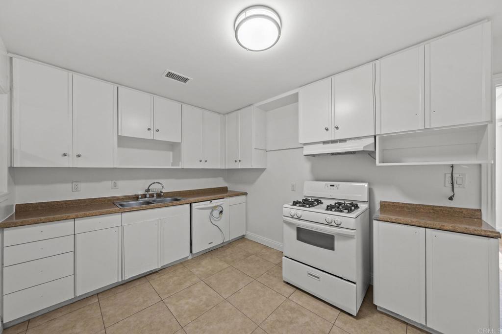 1992 Ensenada Street