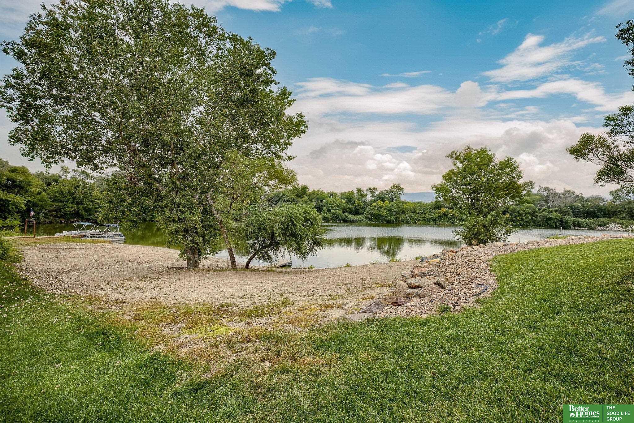 813 Spring Lake Circle, McCool Junction