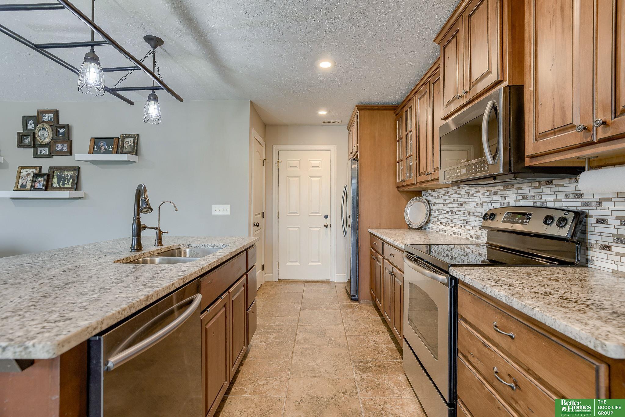 813 Spring Lake Circle, McCool Junction