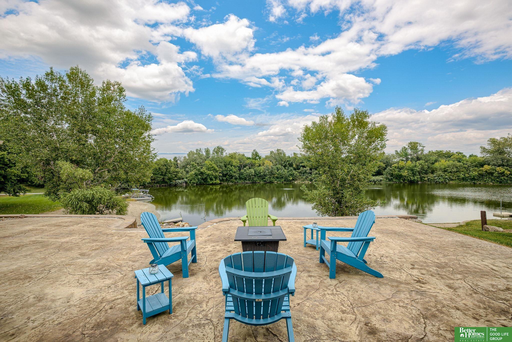 813 Spring Lake Circle, McCool Junction