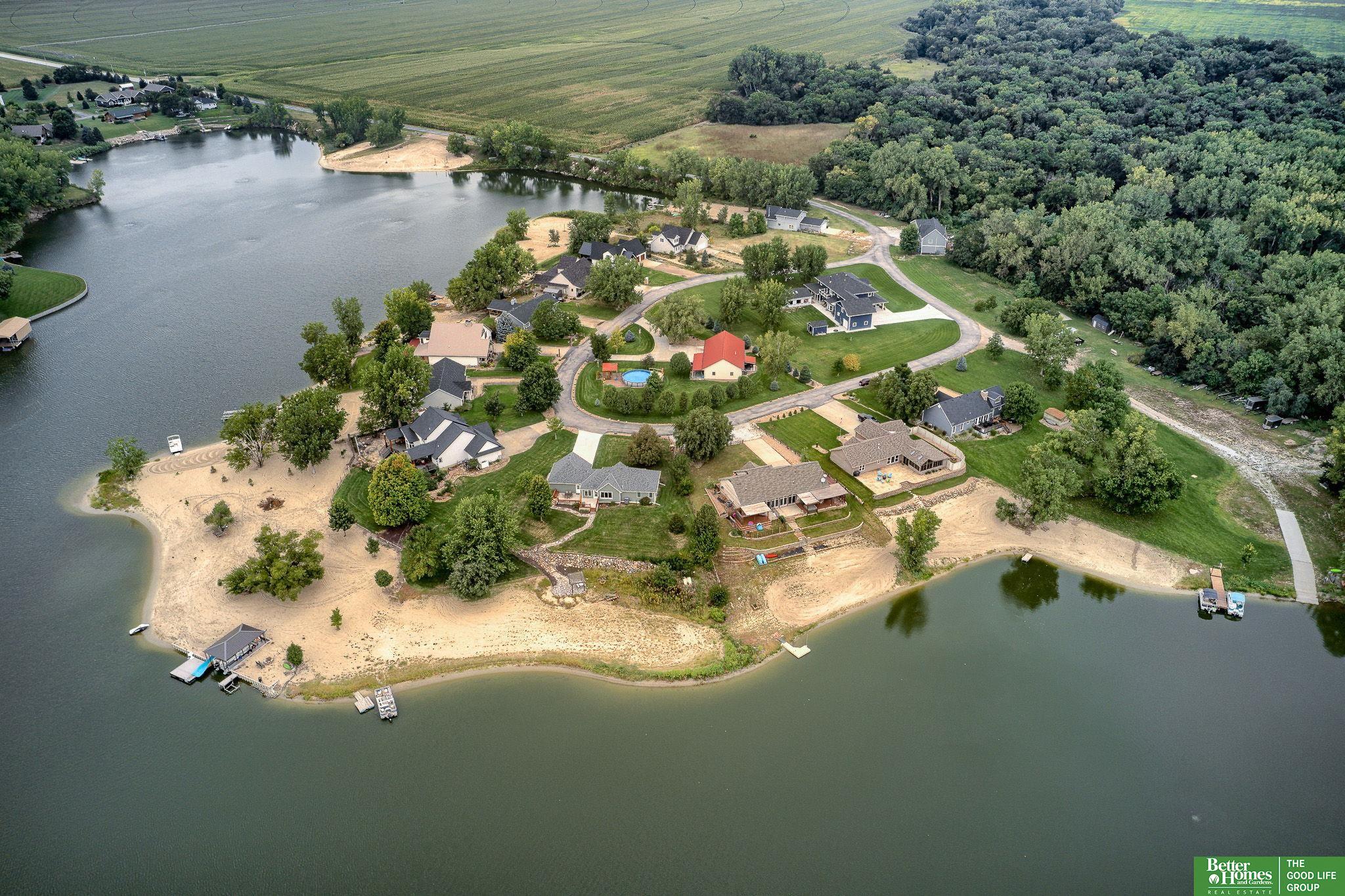 813 Spring Lake Circle, McCool Junction