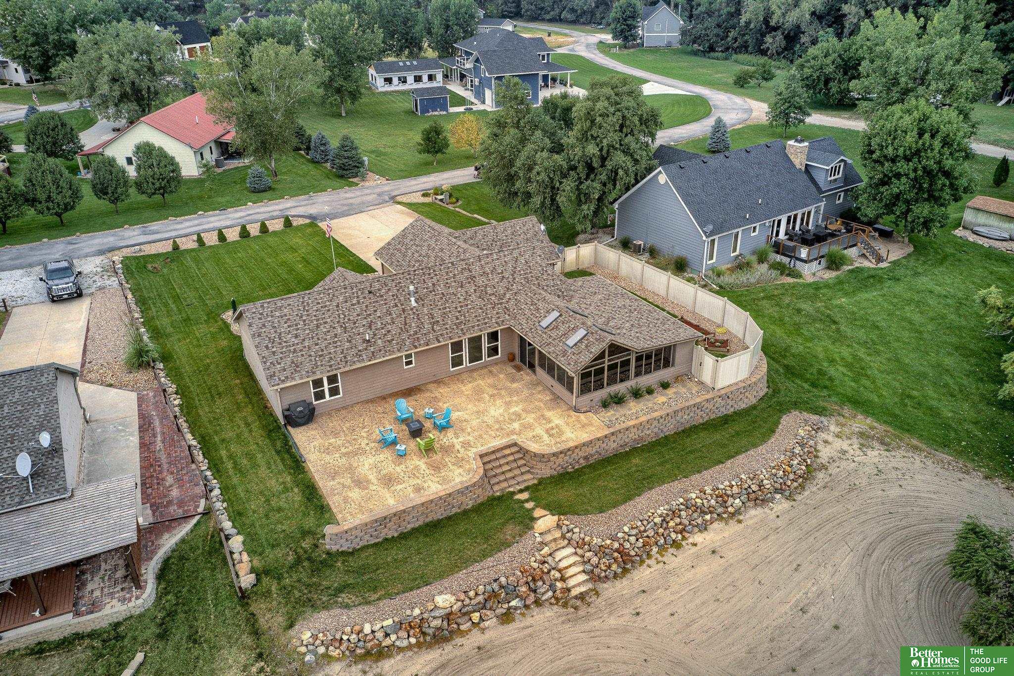 813 Spring Lake Circle, McCool Junction