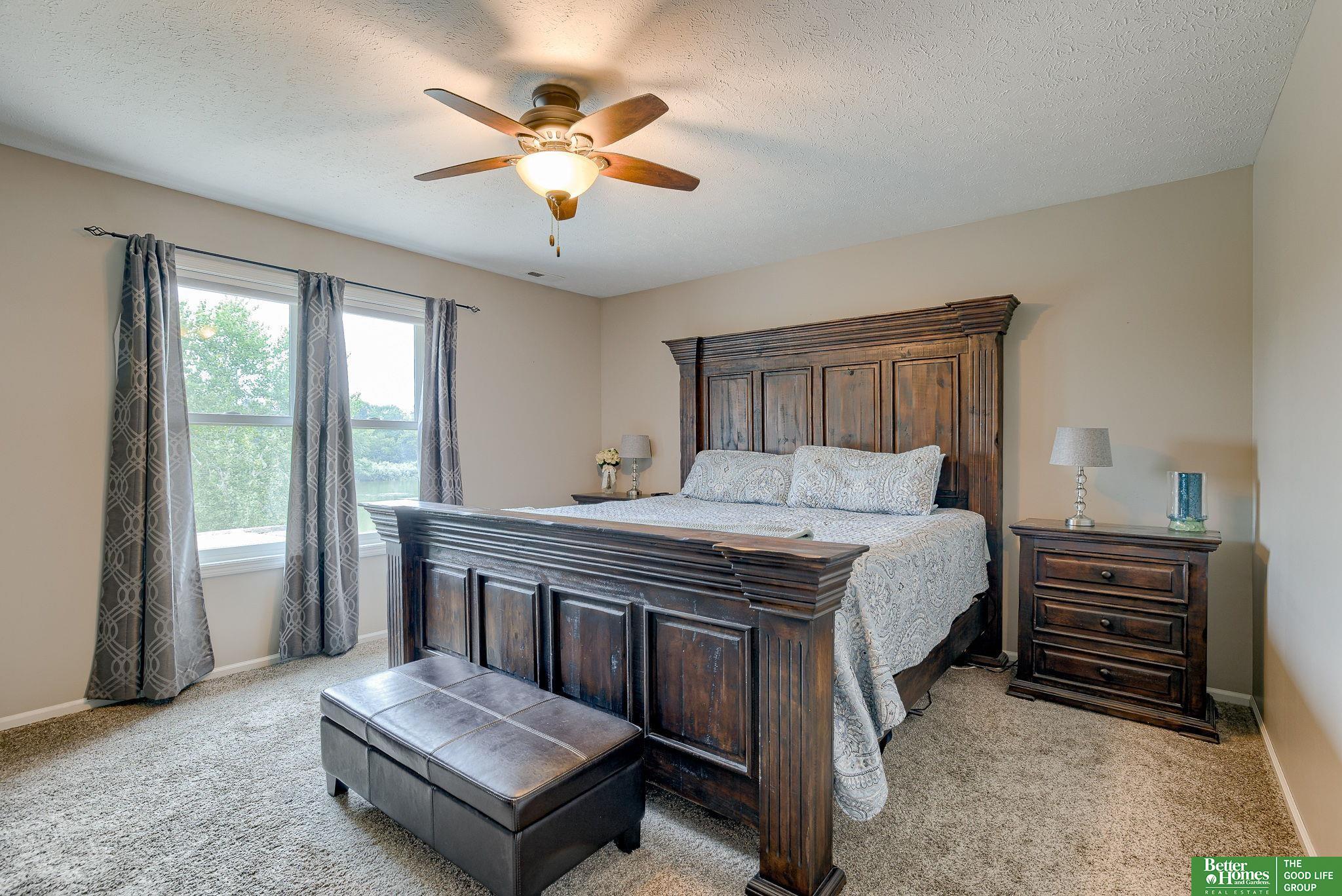 813 Spring Lake Circle, McCool Junction