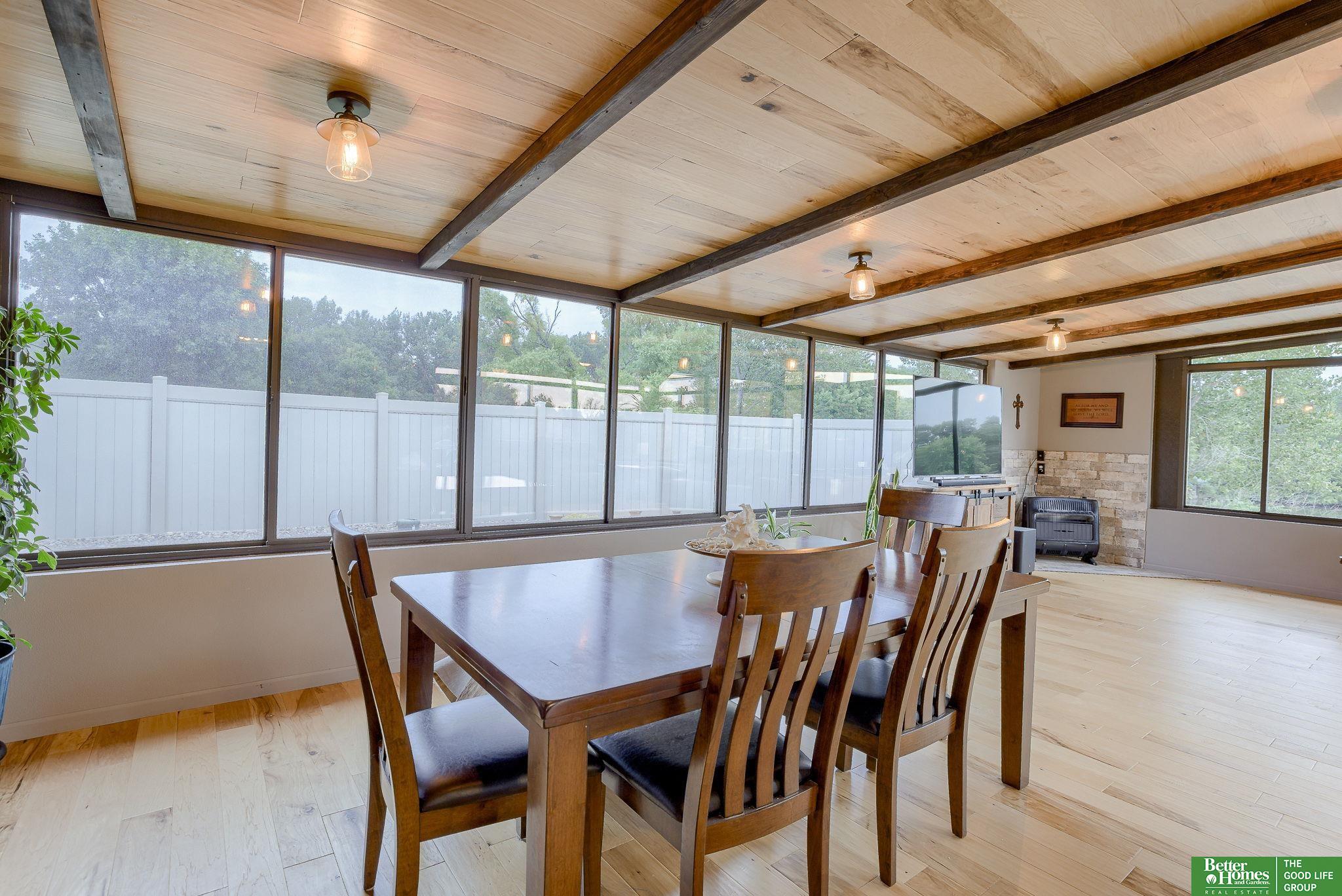 813 Spring Lake Circle, McCool Junction