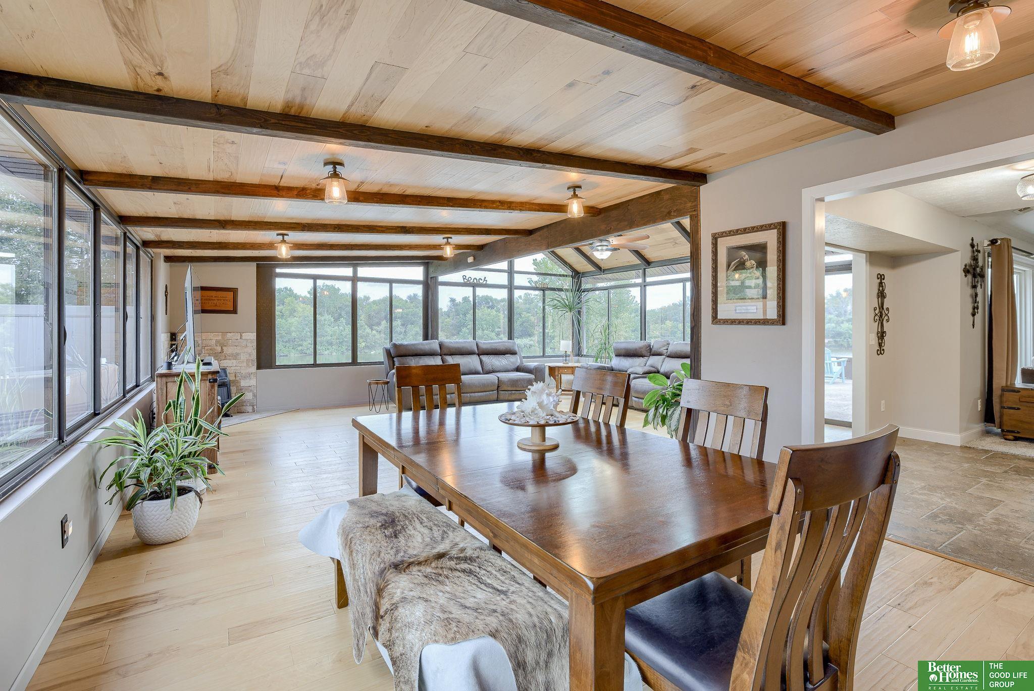 813 Spring Lake Circle, McCool Junction