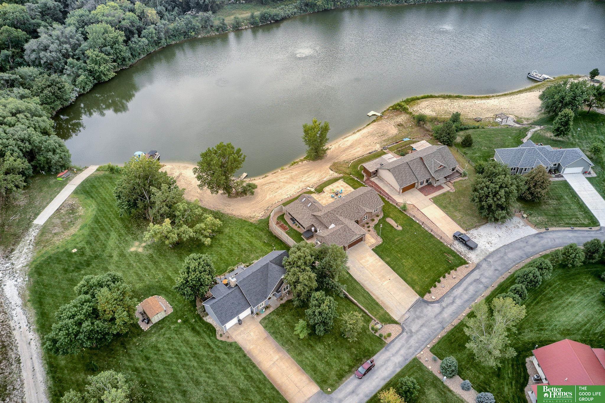 813 Spring Lake Circle, McCool Junction