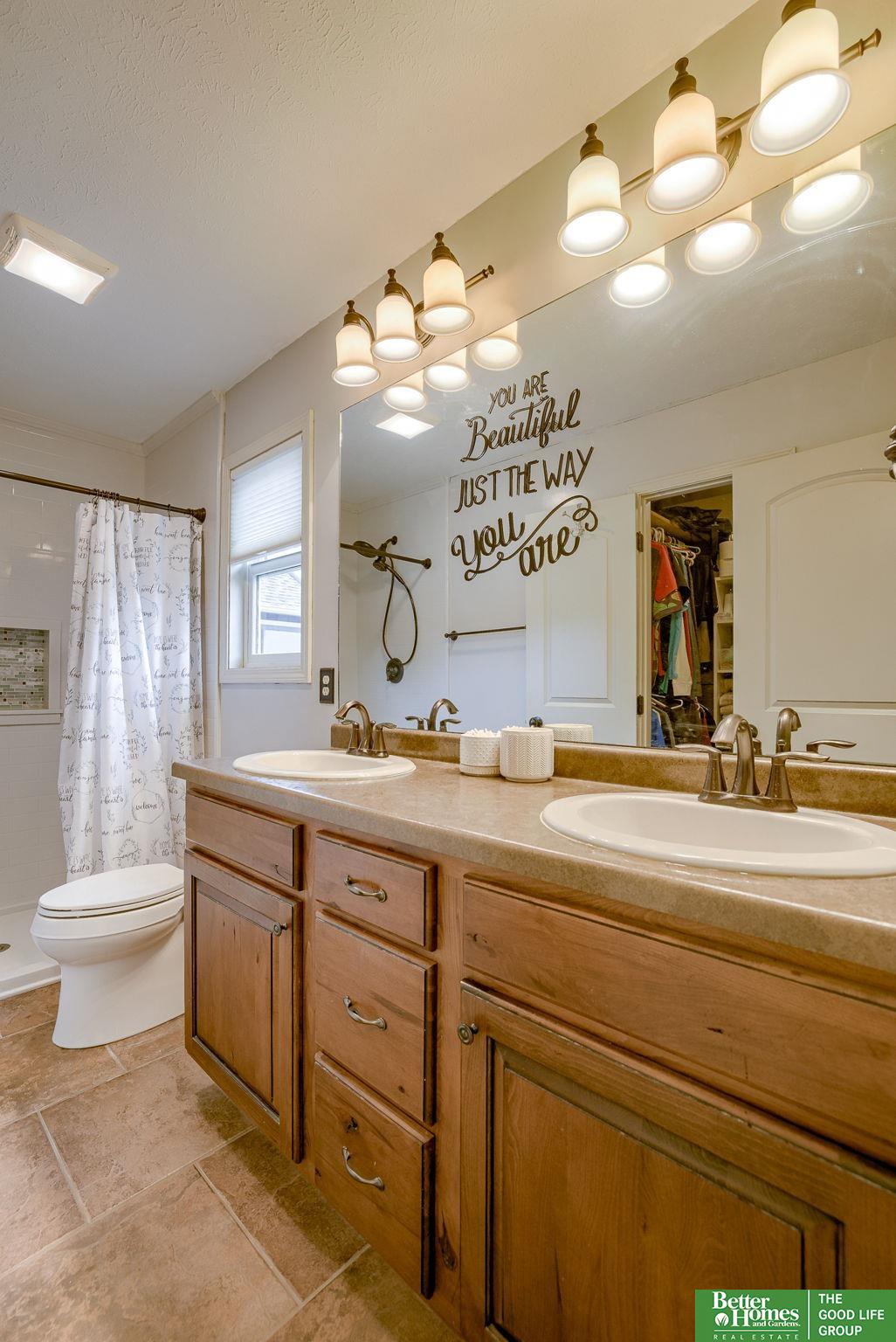 813 Spring Lake Circle, McCool Junction