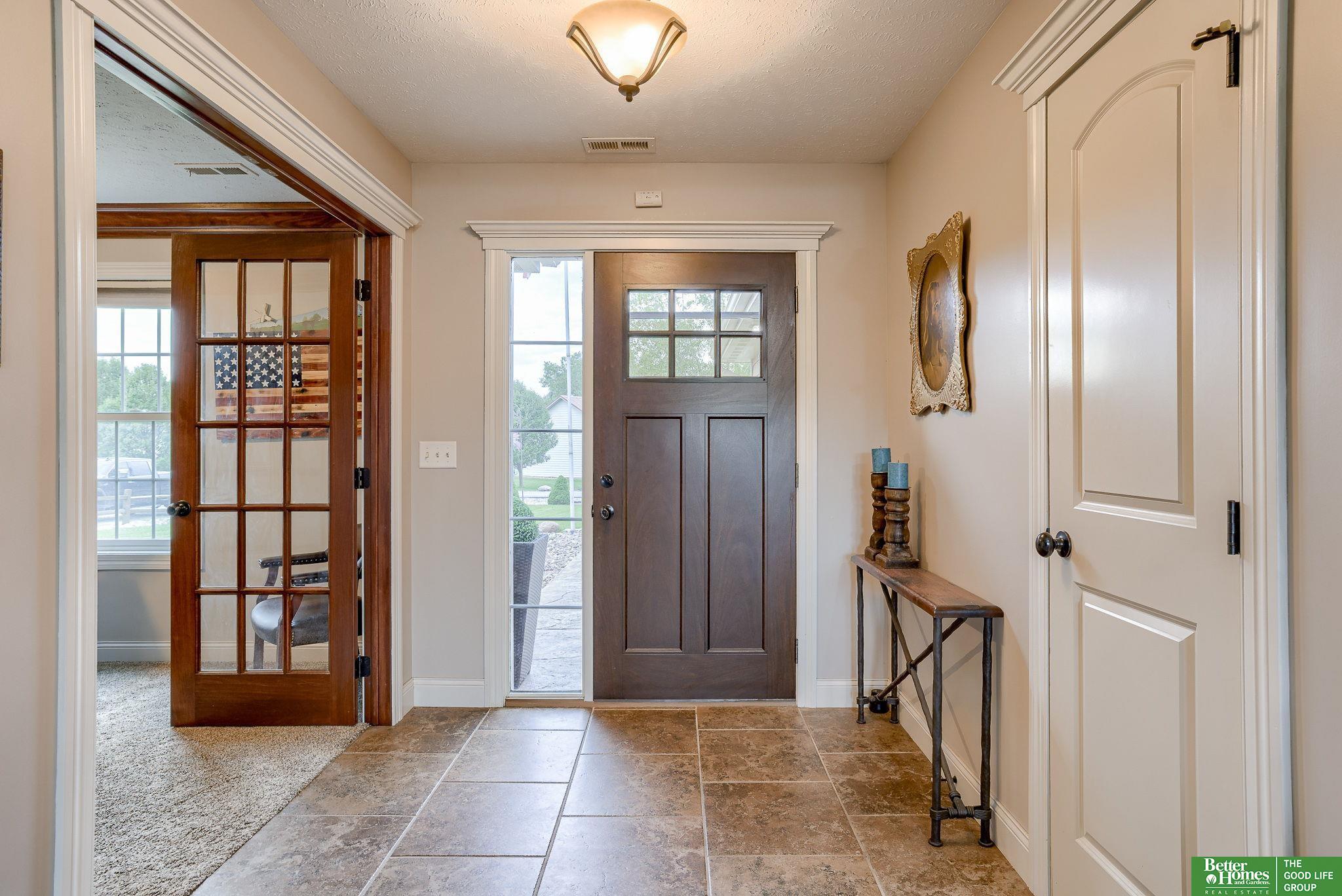 813 Spring Lake Circle, McCool Junction