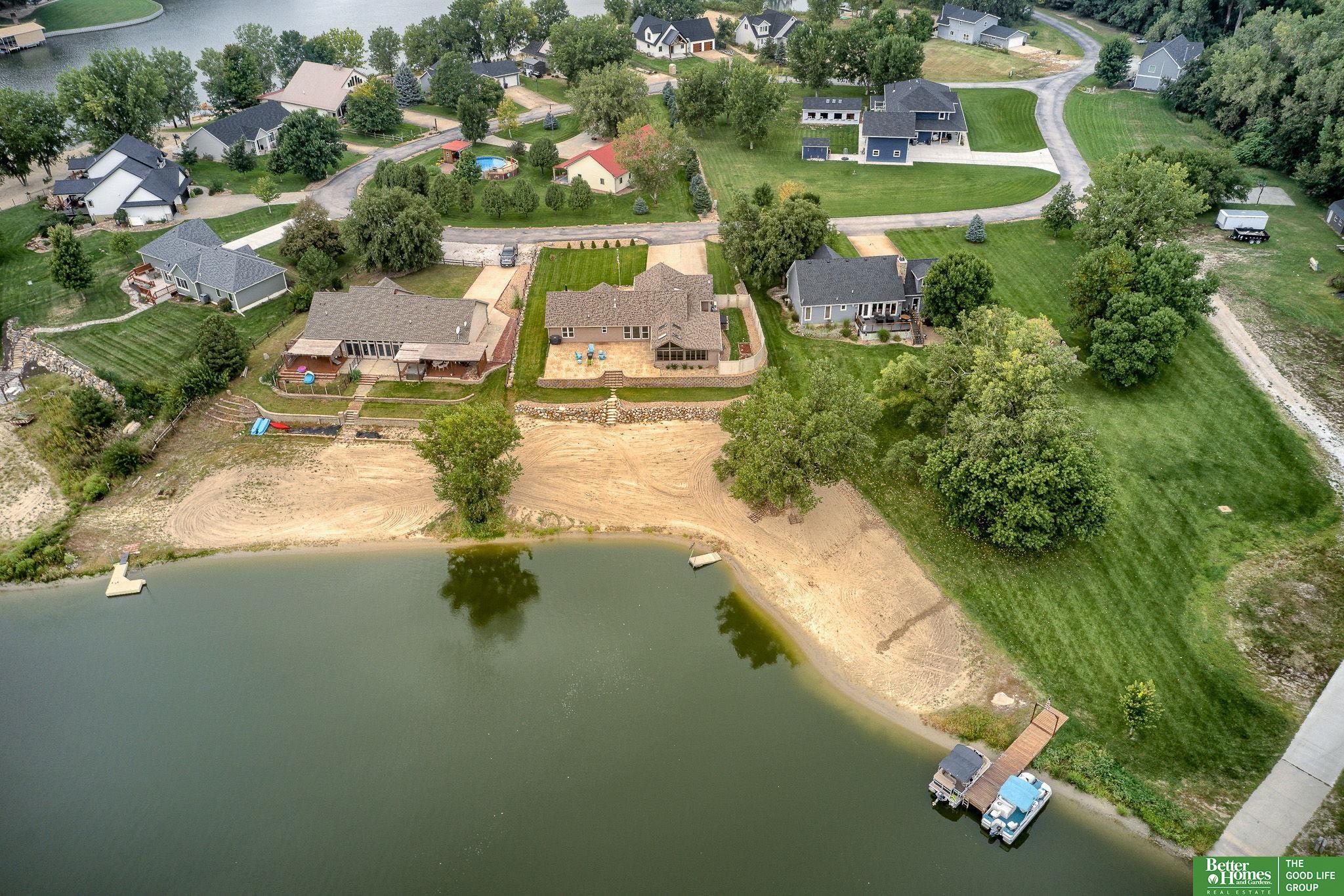 813 Spring Lake Circle, McCool Junction