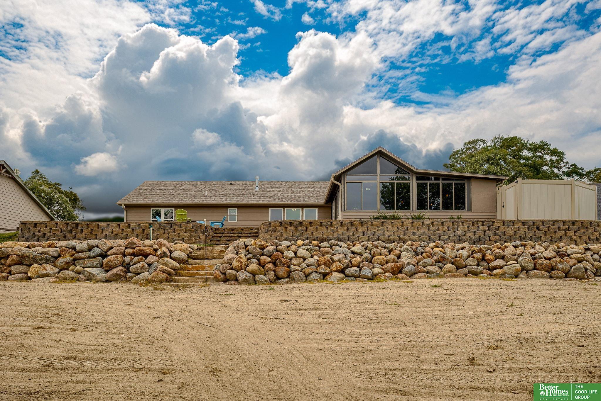 813 Spring Lake Circle, McCool Junction