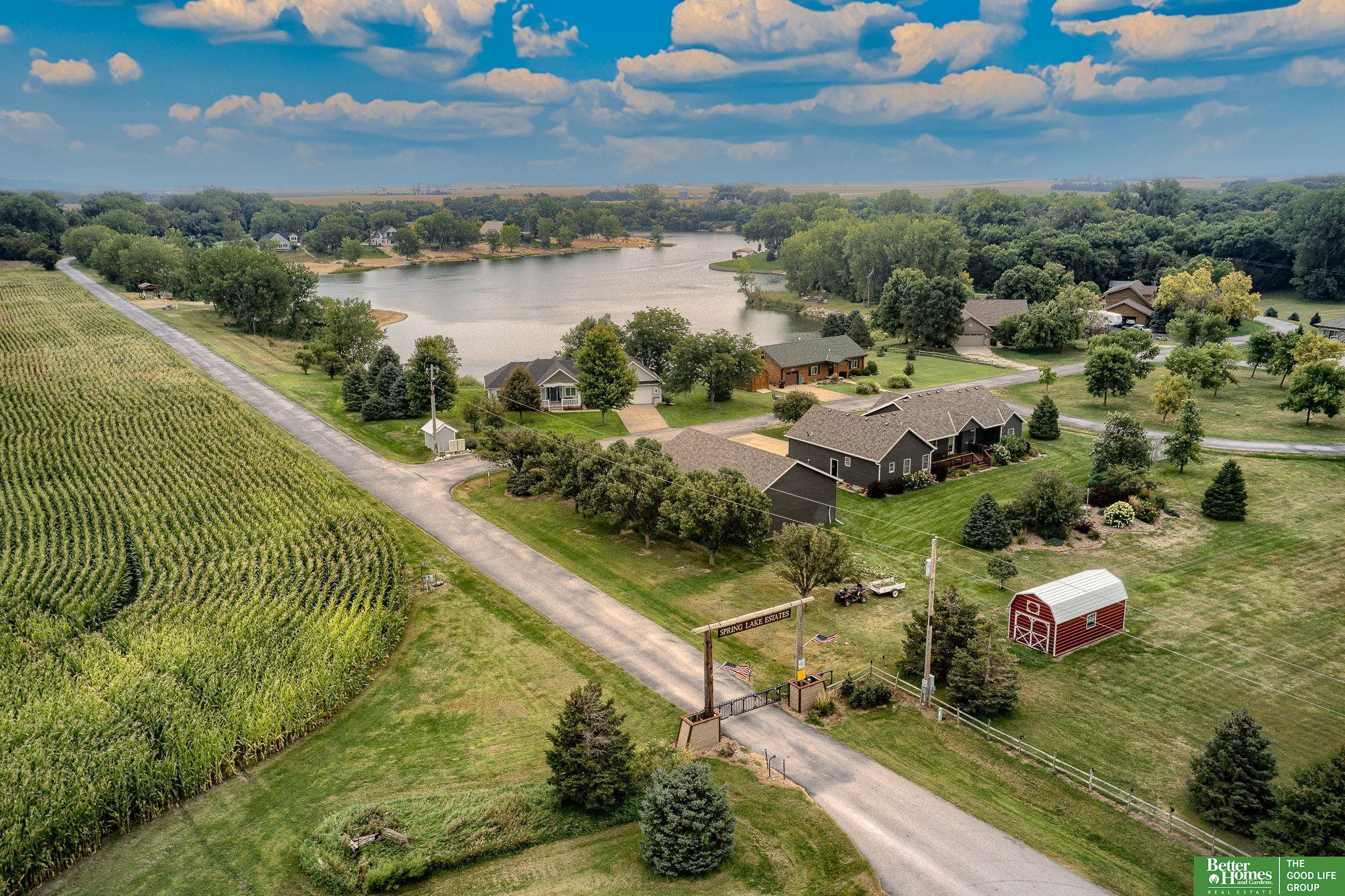 813 Spring Lake Circle, McCool Junction