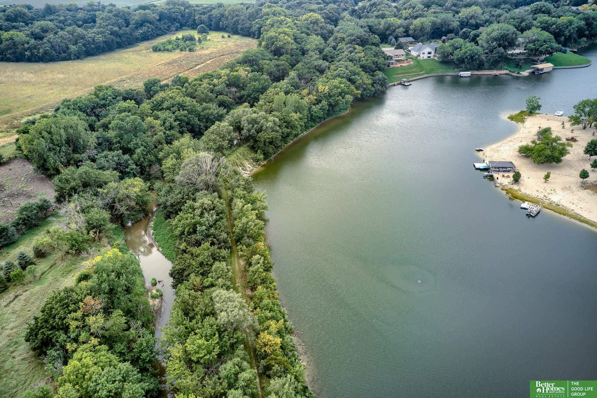 813 Spring Lake Circle, McCool Junction