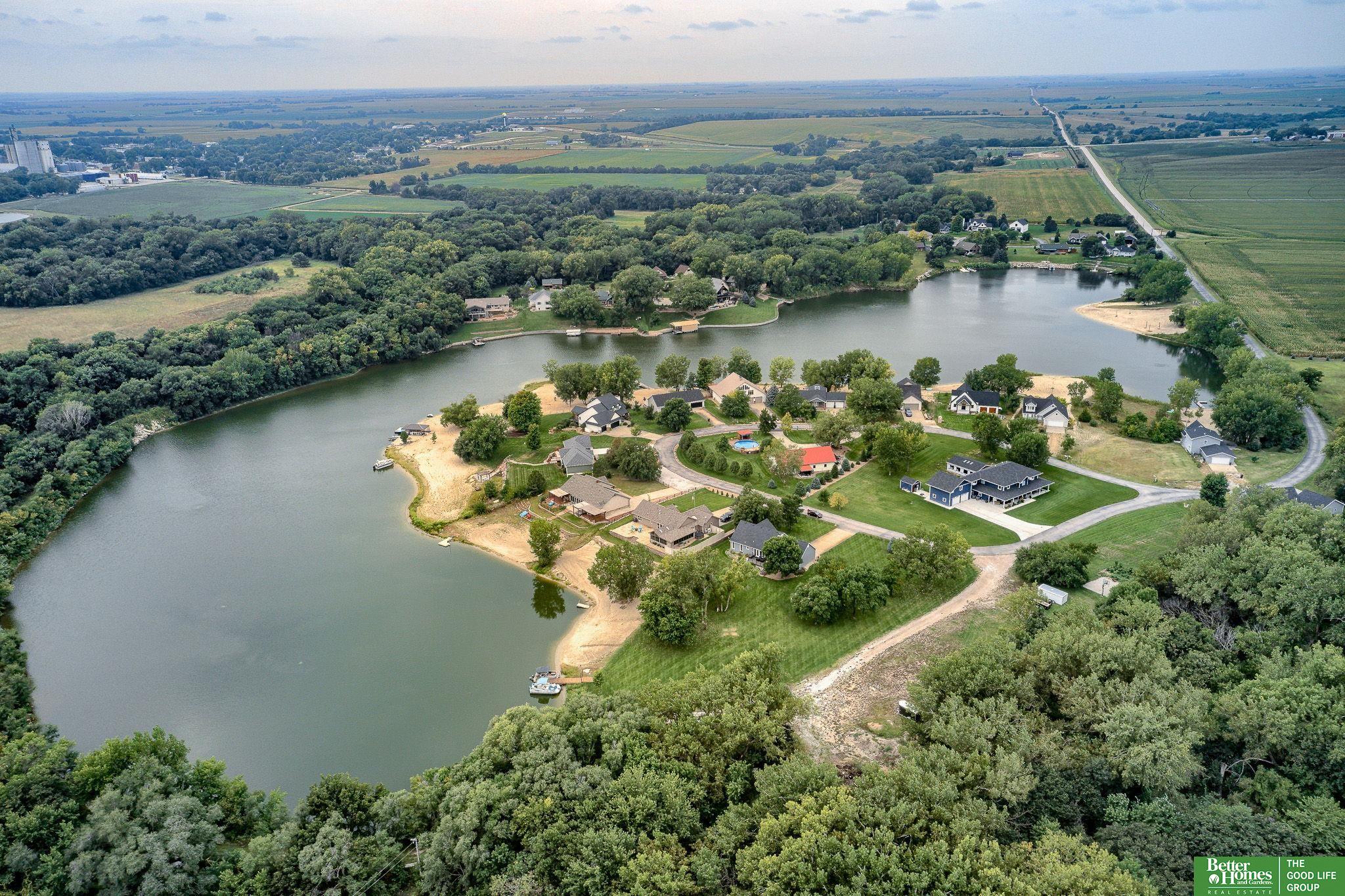 813 Spring Lake Circle, McCool Junction